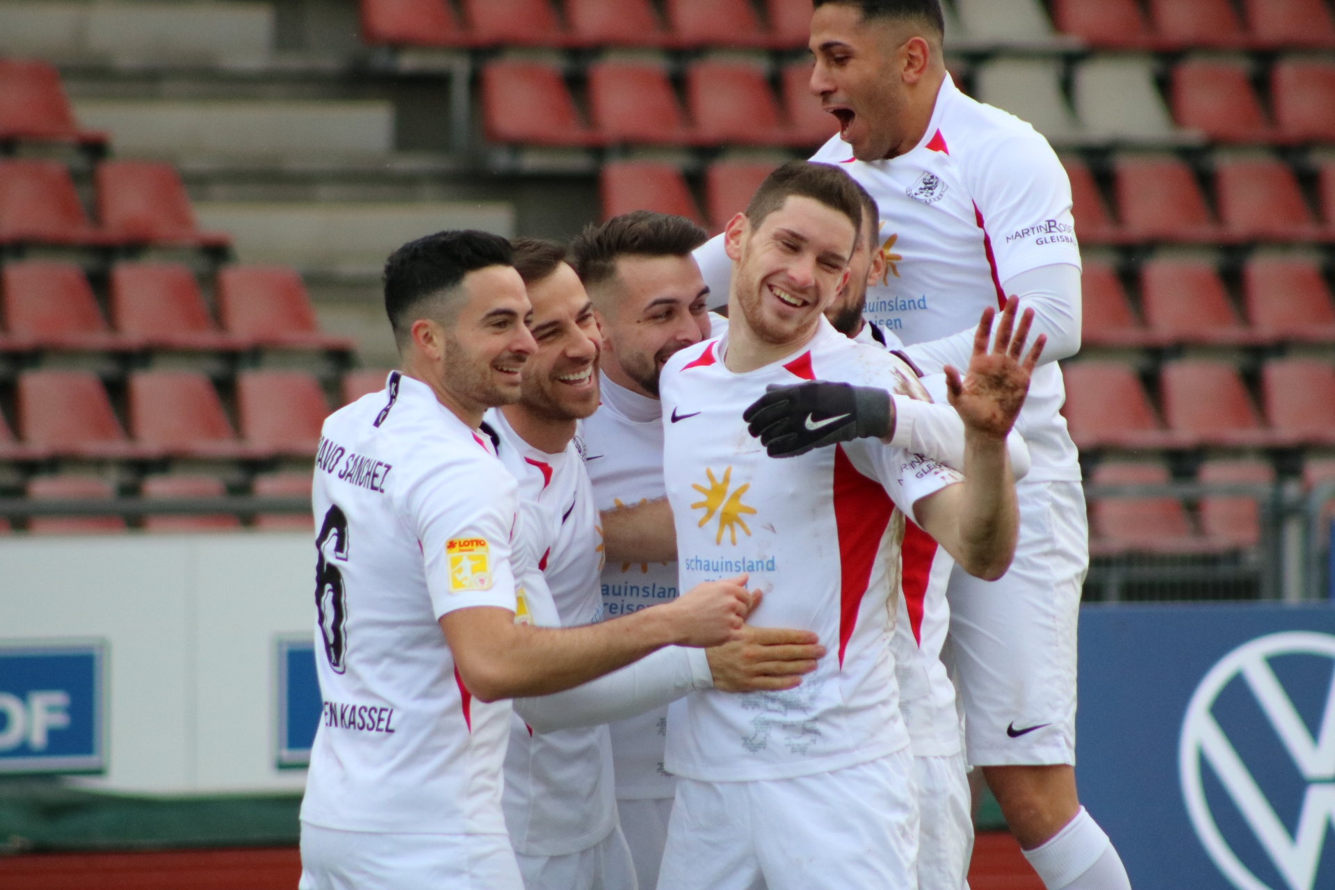 Lotto Hessenliga 2019/2020, KSV Hessen Kassel, FV Bad Vilbel, Endstand 6:1, Jubel zum 2:0 (KSV Hessen Kassel)