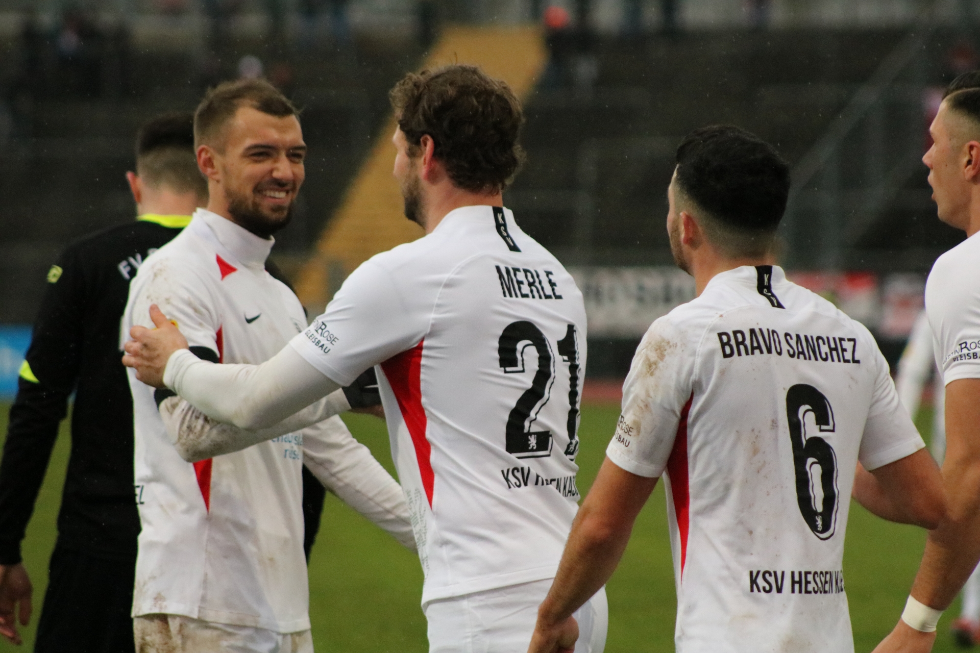 Lotto Hessenliga 2019/2020, KSV Hessen Kassel, FV Bad Vilbel, Endstand 6:1, Jubel zum 6:1 (KSV Hessen Kassel)