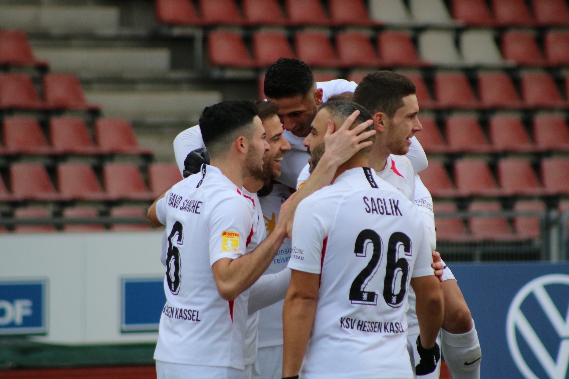 Lotto Hessenliga 2019/2020, KSV Hessen Kassel, FV Bad Vilbel, Endstand 6:1, Jubel zum 2:0 (KSV Hessen Kassel)