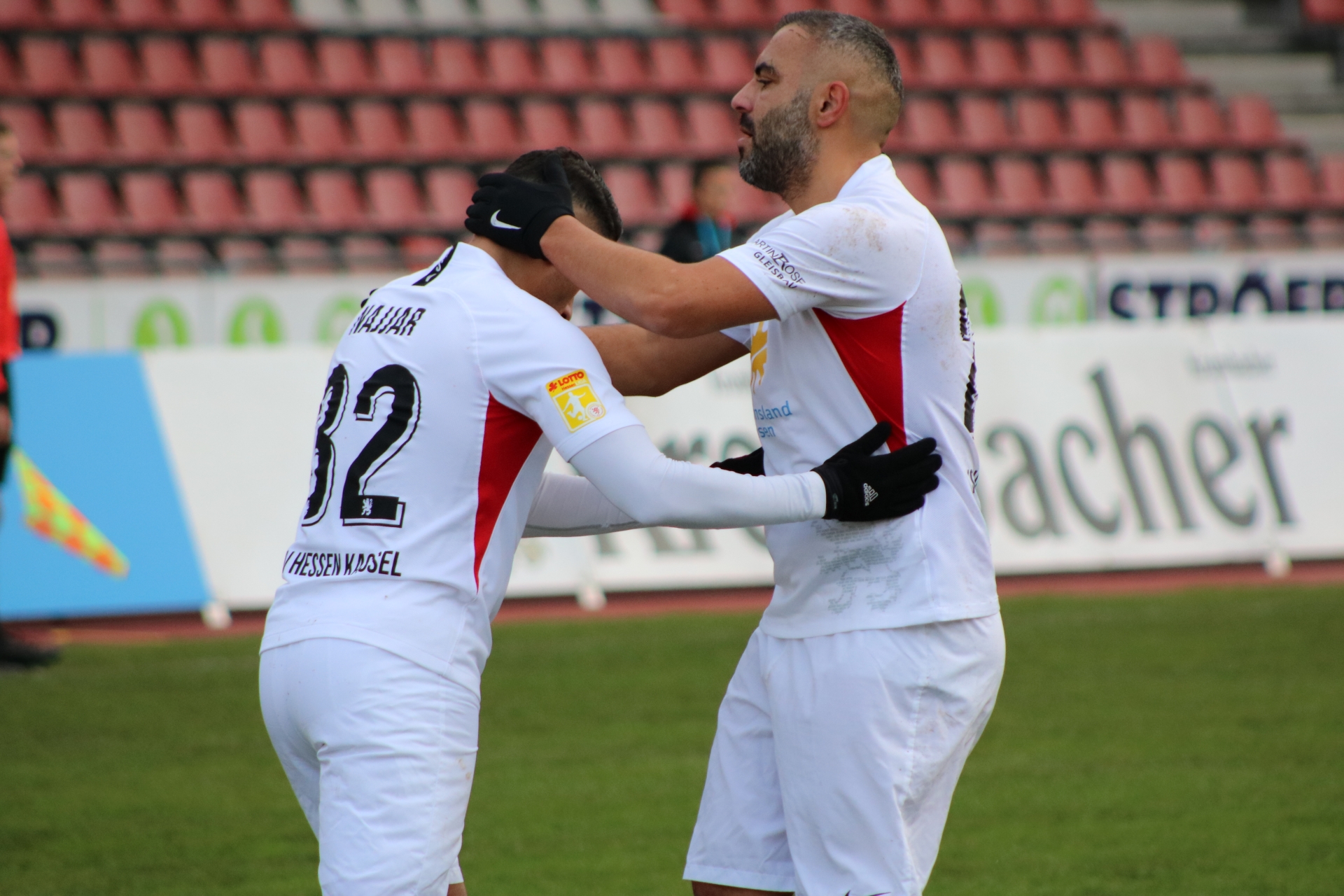 Lotto Hessenliga 2019/2020, KSV Hessen Kassel, FV Bad Vilbel, Endstand 6:1, Jubel zum 3:0 (KSV Hessen Kassel)