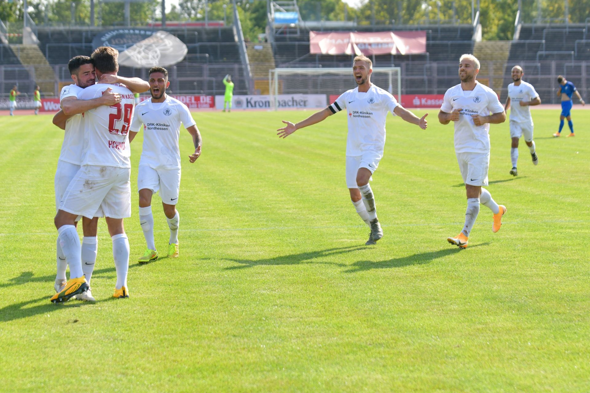 Regionalliga Südwest 2020/21, KSV Hessen Kassel, TSV Schott Mainz, Endstand 2:1, Jubel zum 2:0