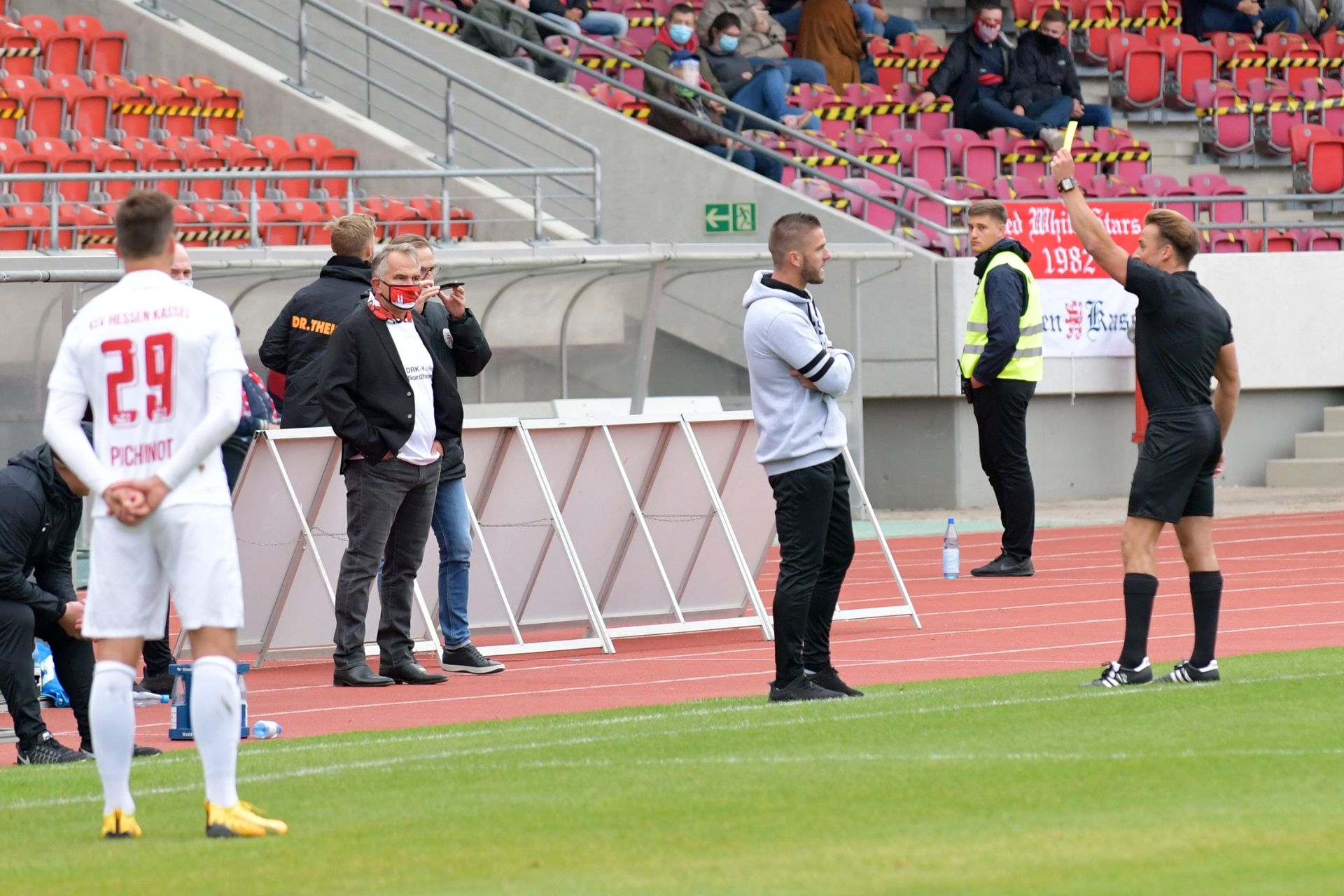 Trainer Tobias Damm an der Seitenlinie, Jens Rose, Regionalliga Südwest 2020/21, KSV Hessen Kassel, FC 08 Homburg, Endstand 0:1