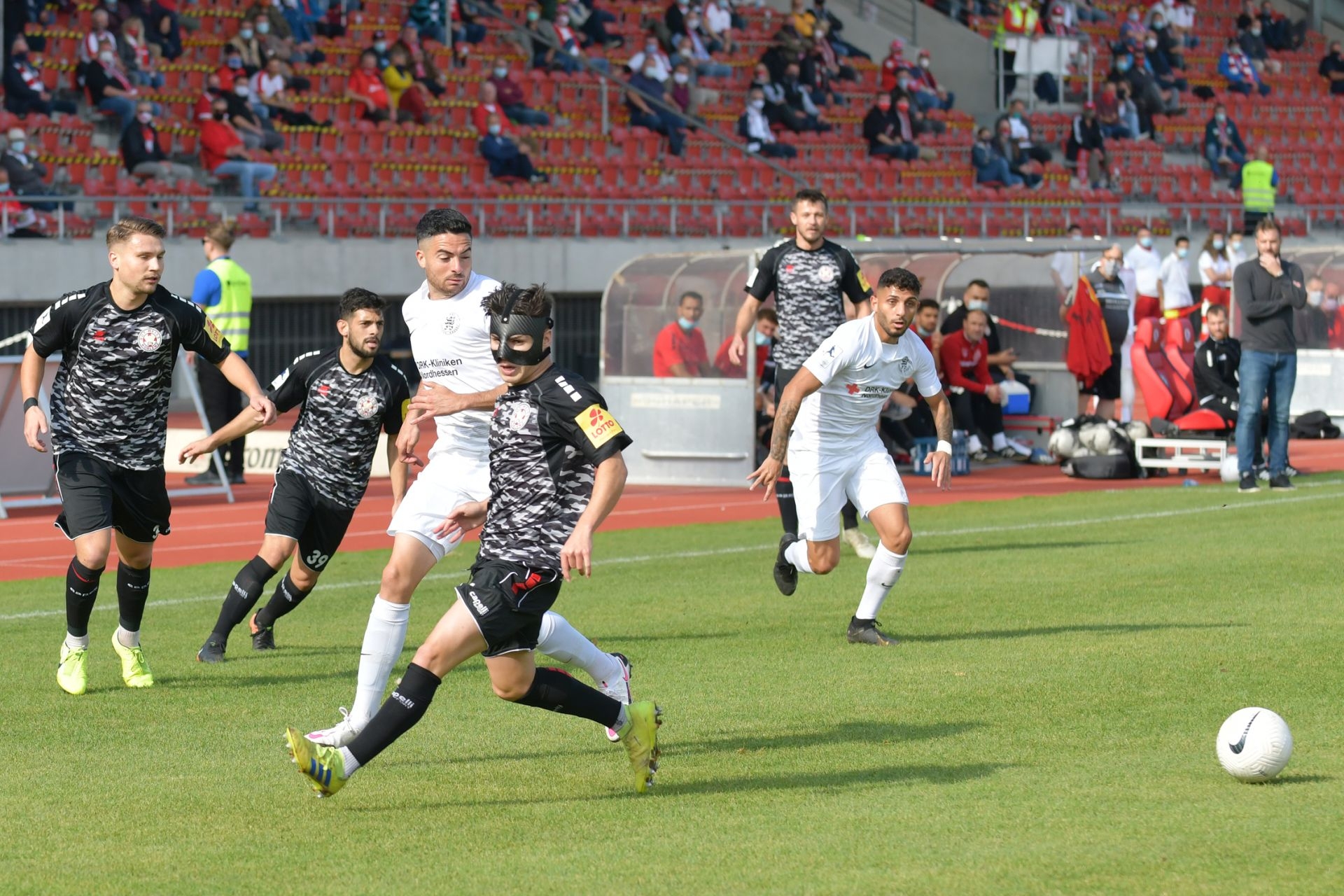 Regionalliga Südwest 2020/21, KSV Hessen Kassel, Rot-Weiss-Koblenz, Endstand 1:1, Adrian Bravo Sanchenz, Nael Najjar