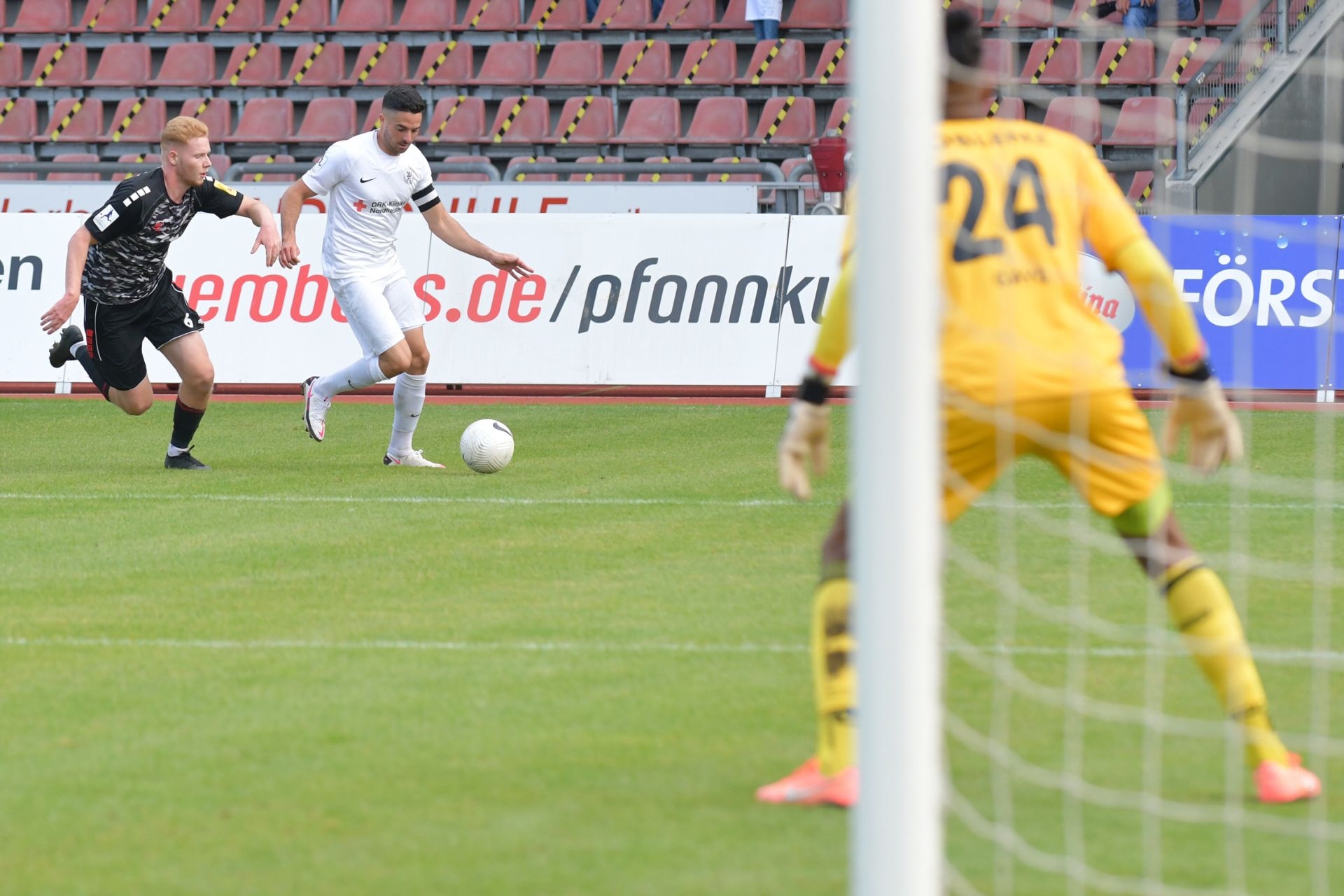 Regionalliga Südwest 2020/21, KSV Hessen Kassel, Rot-Weiss-Koblenz, Endstand 1:1, Adrian Bravo Sanchez