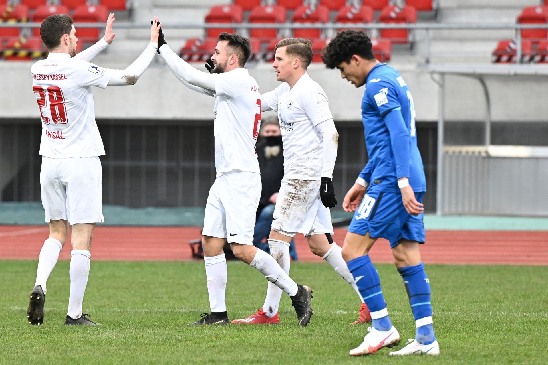 Regionalliga Südwest 2020/21, KSV Hessen Kassel, TSG Hoffenheim II, Endstand 2:2, Jubel zum 1:1