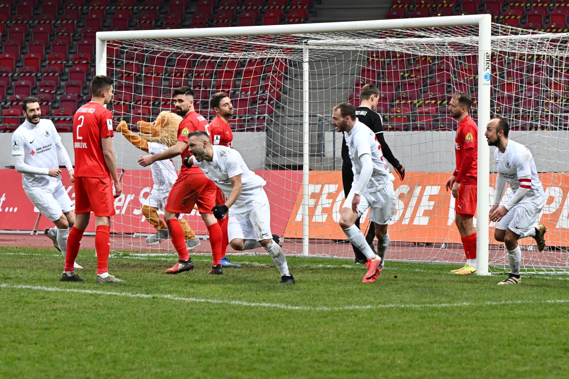 Regionalliga Südwest 2020/21, KSVHessen Kassel, TSV Steinbach Haiger, Endstand 2:1, Jubel zum 2:1