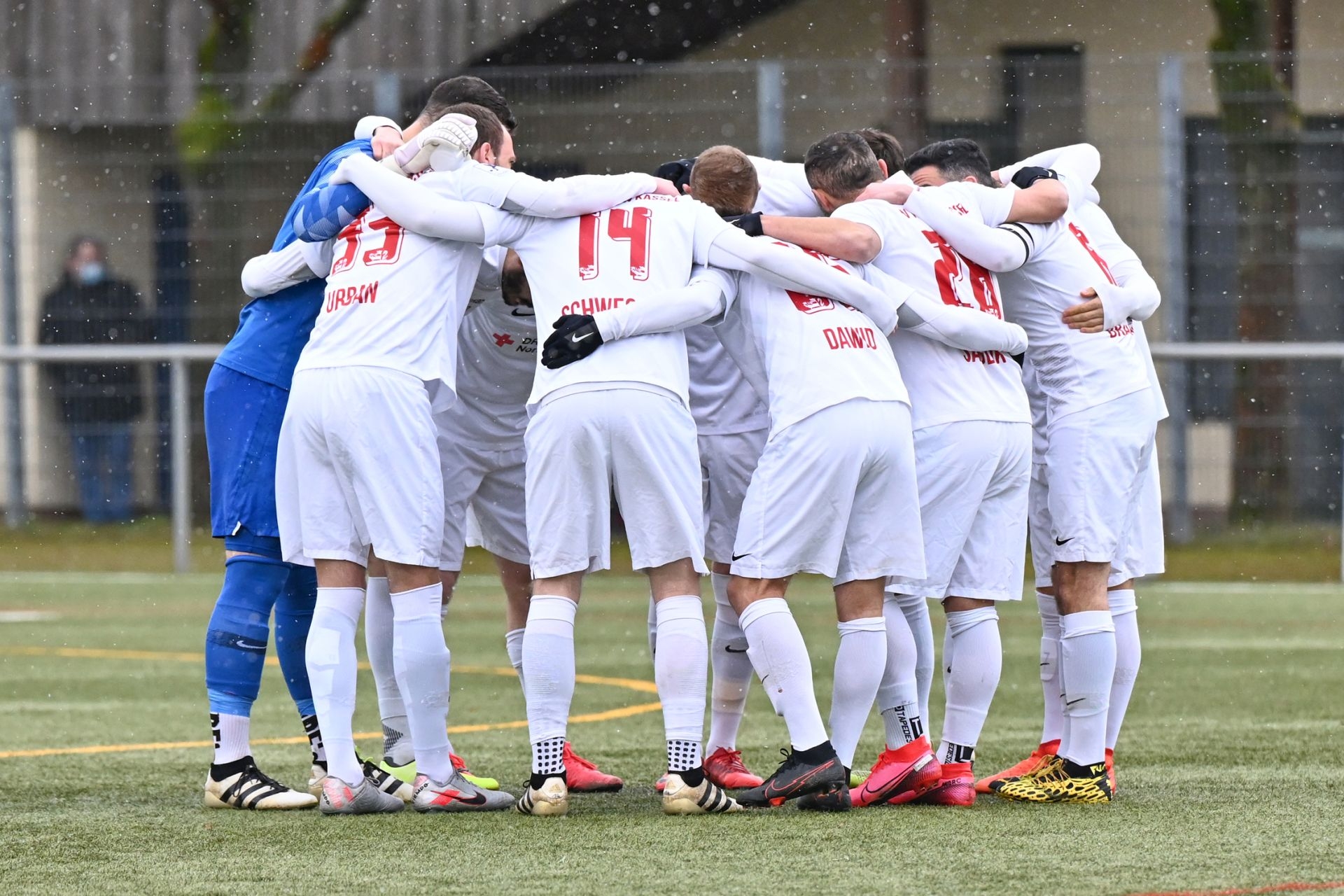 Regionalliga Südwest 2020/21, KSV Hessen Kassel, VfB Stuttgart II, Endstand 0:4, Einstimmung vor dem Anpfiff