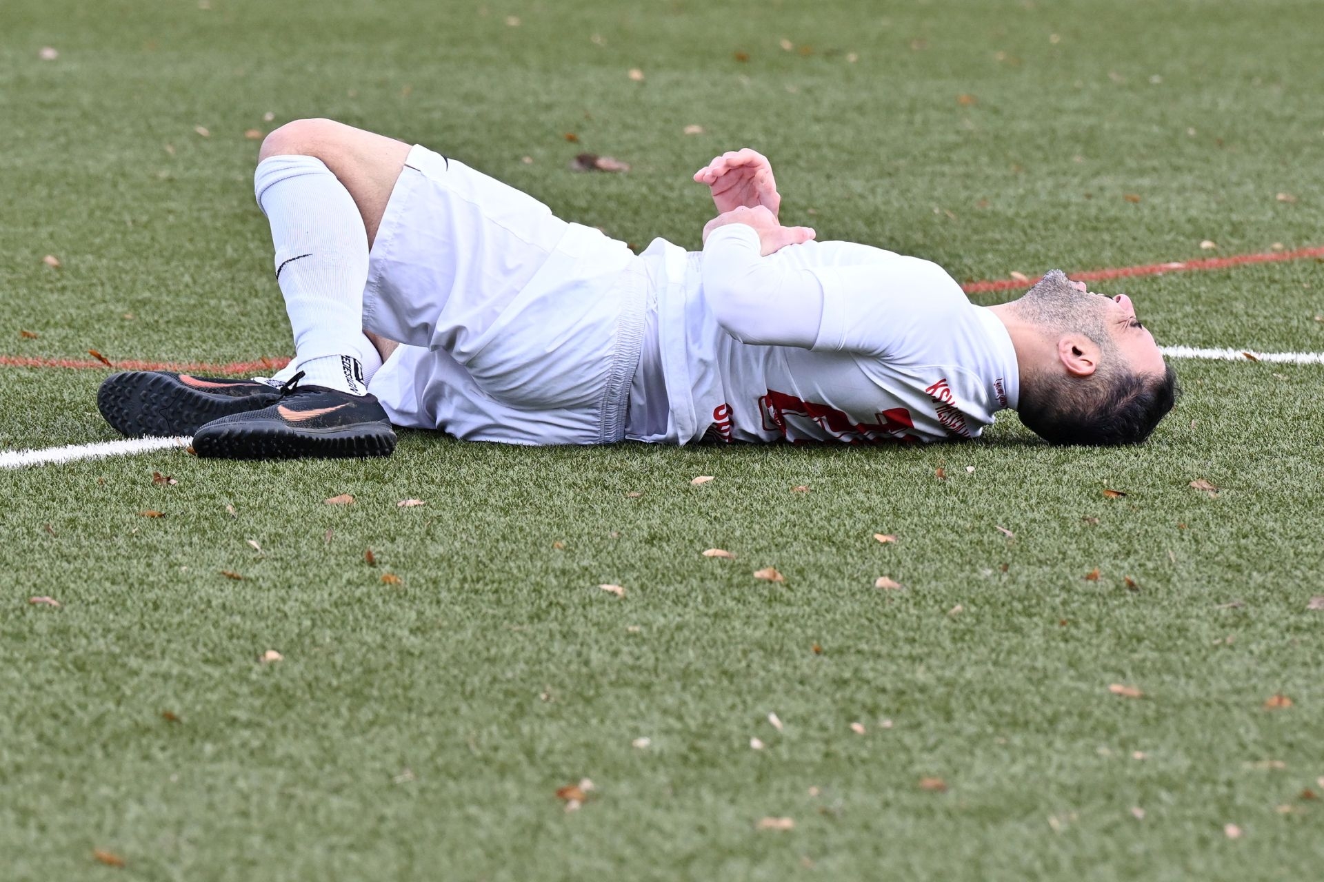 Regionalliga Südwest 2020/21, KSV Hessen Kassel, SV Elversberg, Endstand 0:2, Saglik am Boden