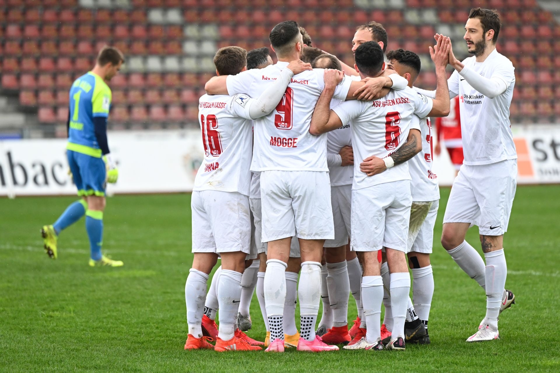 Regionalliga Südwest 2020/21, KSV Hessen Kassel, VfR Aalen, Endstand 1:1, Jubel zum 1:0