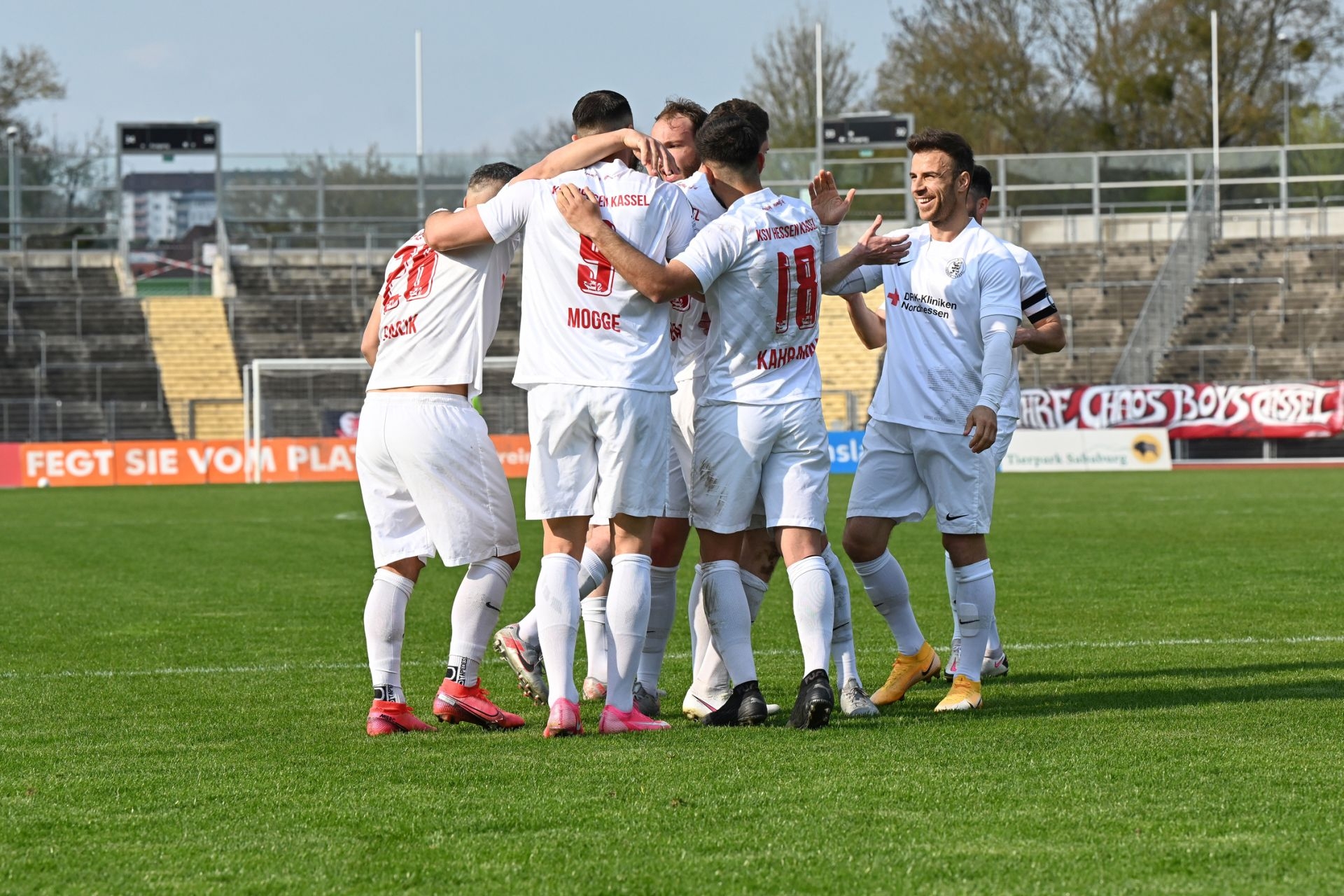 Regionalliga Südwest 2020/21, KSV Hessen Kassel, Bahlinger SC, Endstand 1:1, Jubel zum 1:0