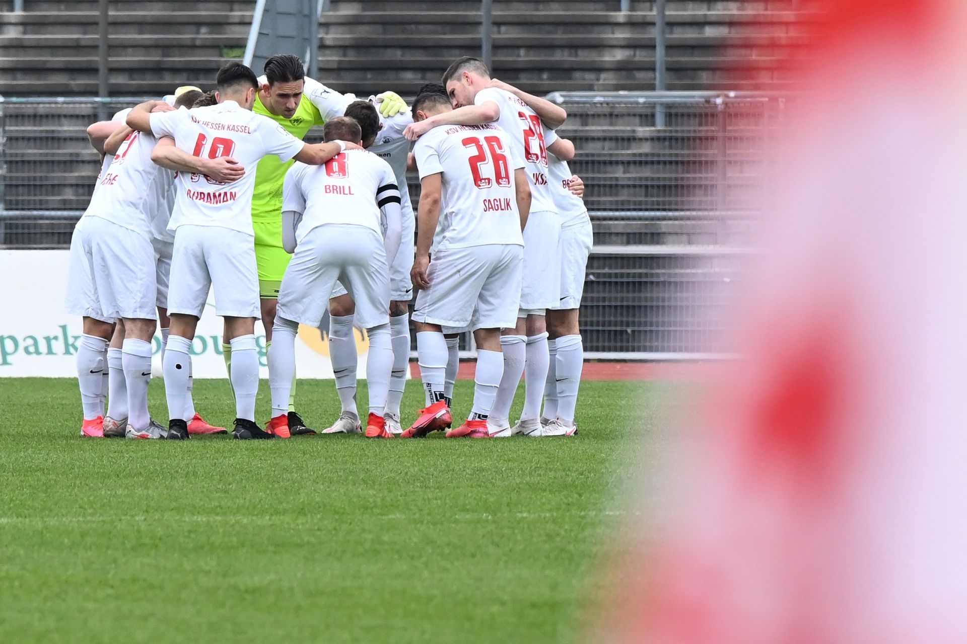 Regionalliga Südwest 2020/21, KSV Hessen Kassel, Kickers Offenbach, Endstand 0:4, Mannschaftskreis