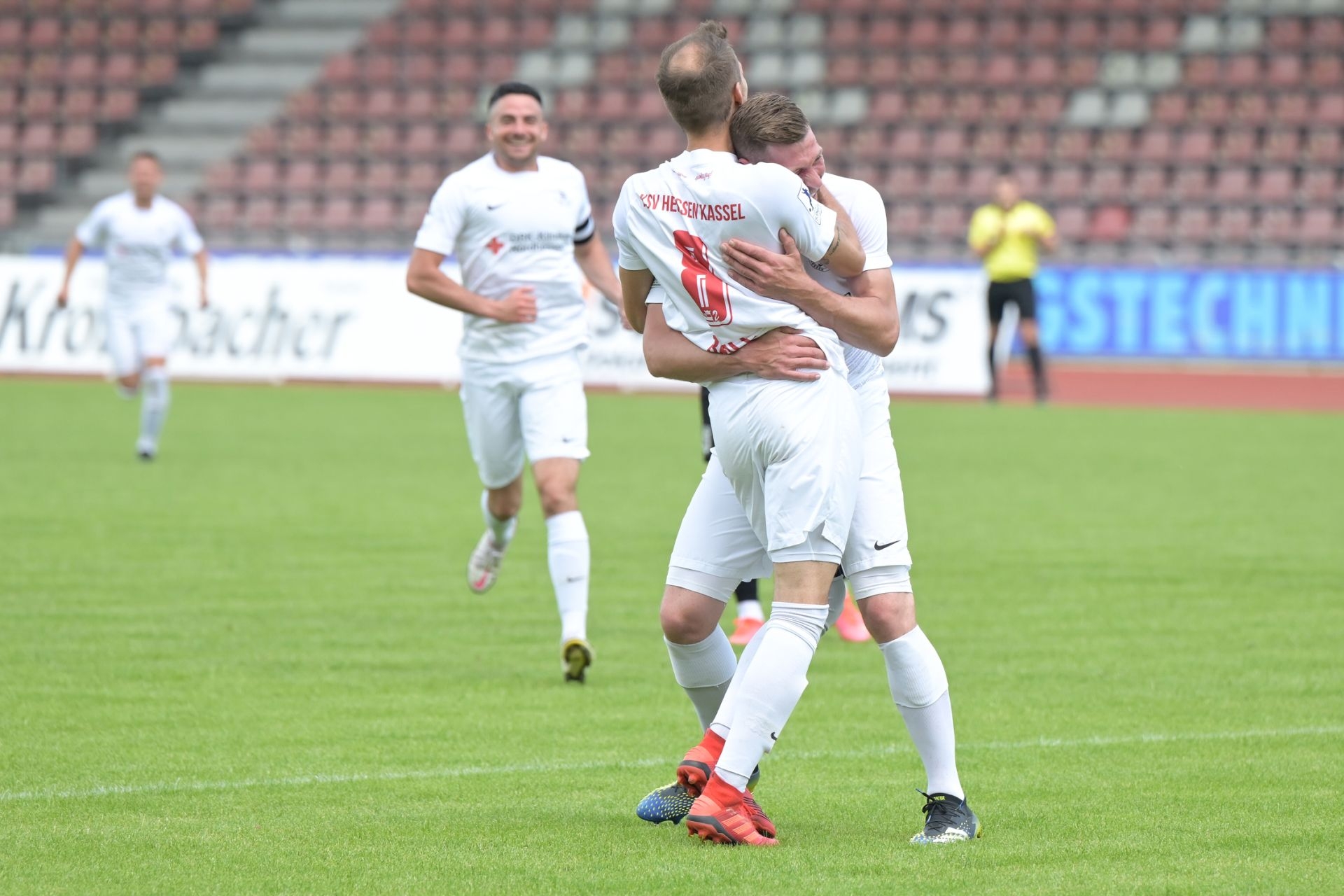 Regionalliga Südwest 2020/21, KSV Hessen Kassel, SSV Ulm 1846, Endstand 3:1, Jubel zum 1:0