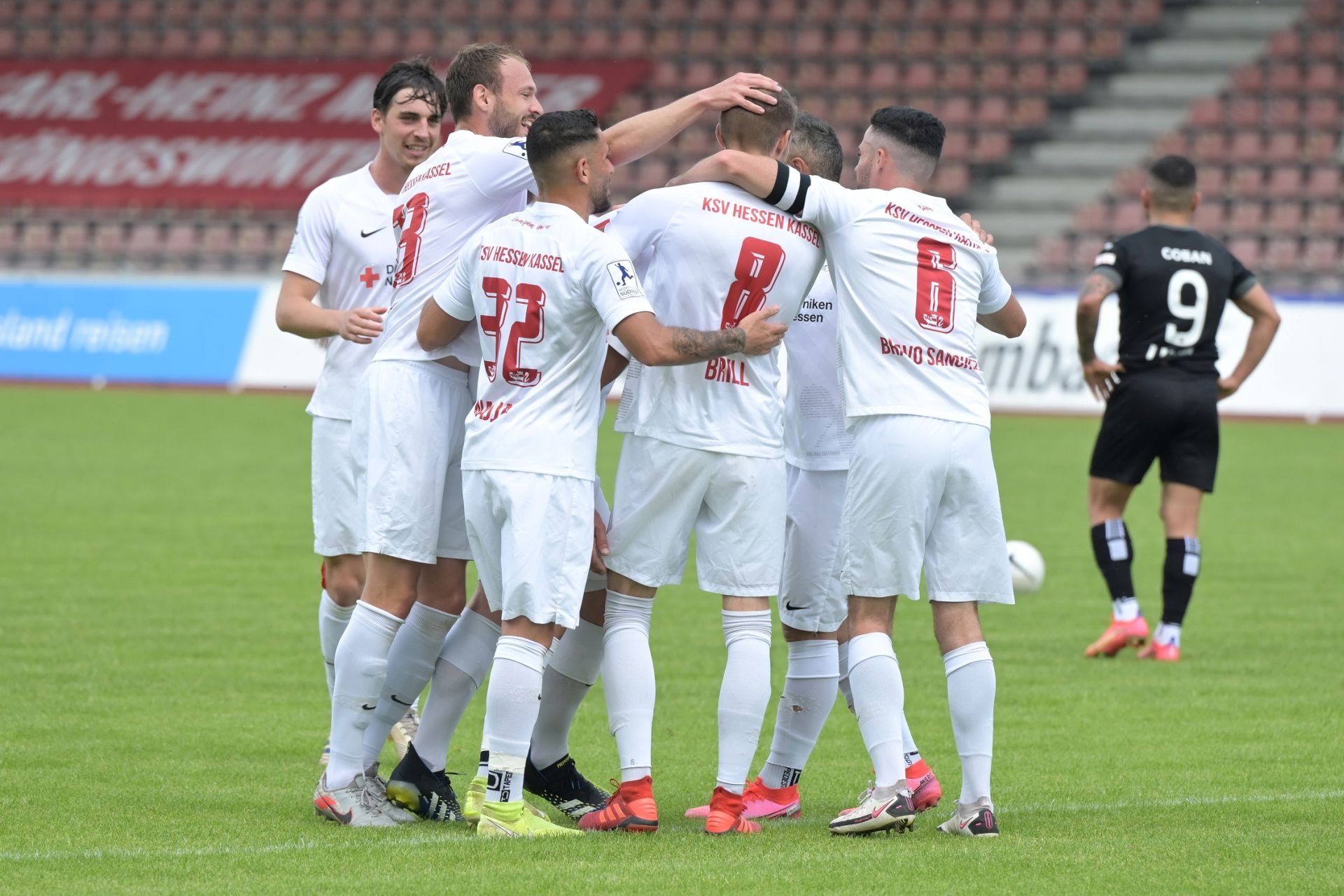 Regionalliga Südwest 2020/21, KSV Hessen Kassel, SSV Ulm 1846, Endstand 3:1, Jubel zum 1:0