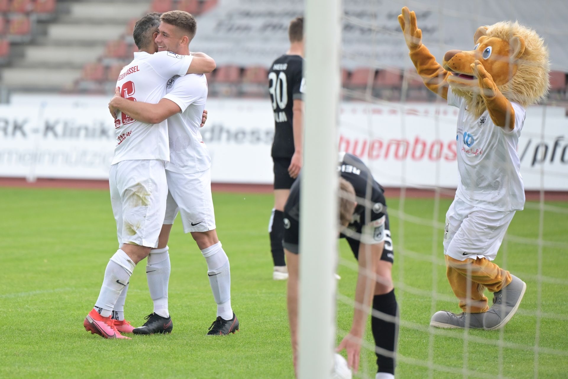 Regionalliga Südwest 2020/21, KSV Hessen Kassel, SSV Ulm 1846, Endstand 3:1, Jubel zum 2:0