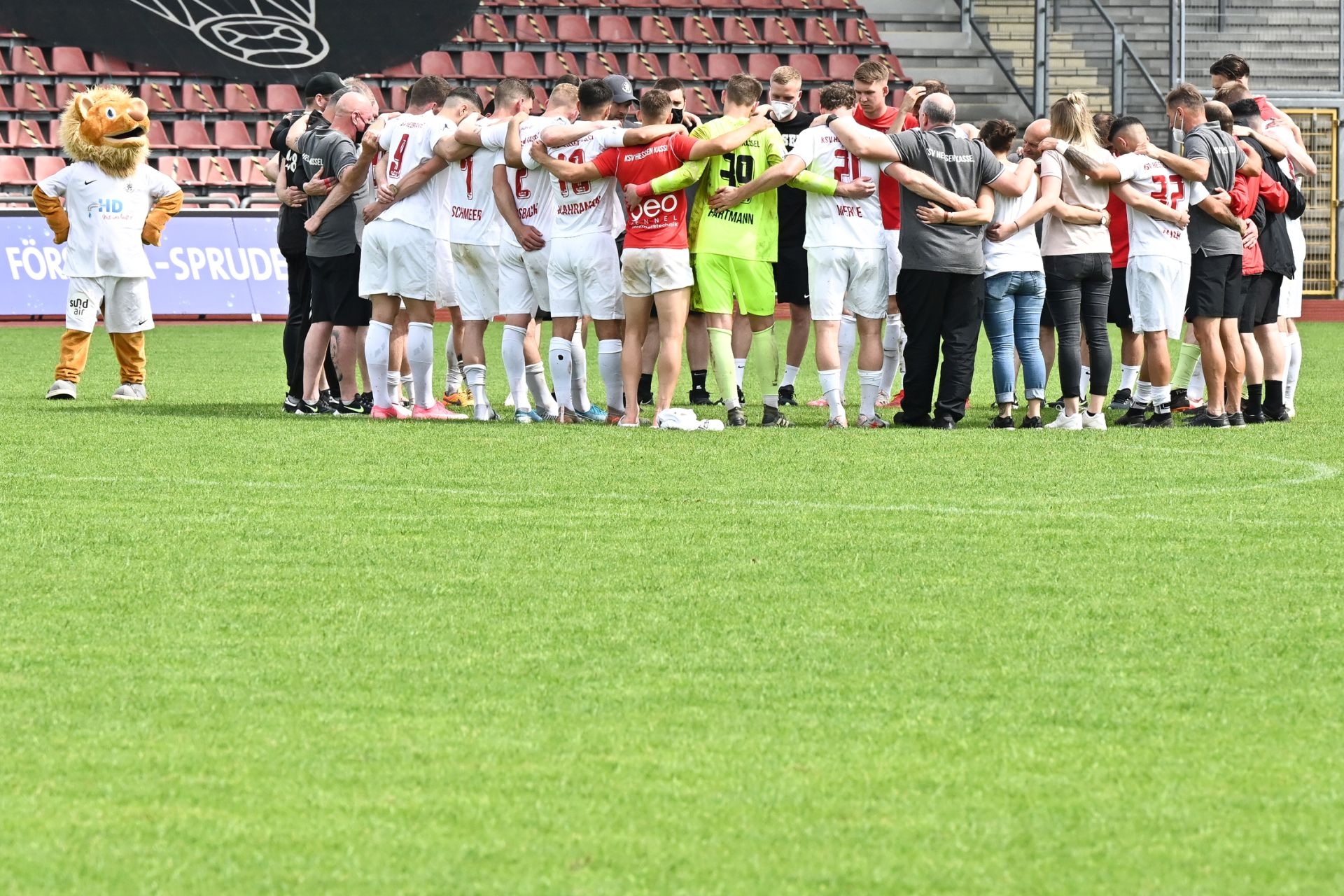 Regionalliga Sï¿½dwest 2020/21, KSV Hessen Kassel, SSV Ulm 1846, Endstand 3:1, Mannschaftskreis