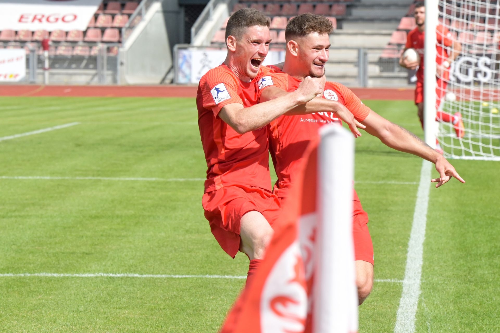 KSV Hessen Kassel, TSV Steinbach Haiger, Regionalliga Südwest, saison 2021/22, Endstand 1:1, Jubel zum 1:1