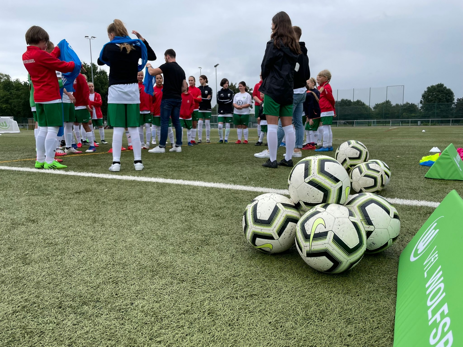 VFL-Mädchencamp zu Gast beim KSV Hessen Kassel