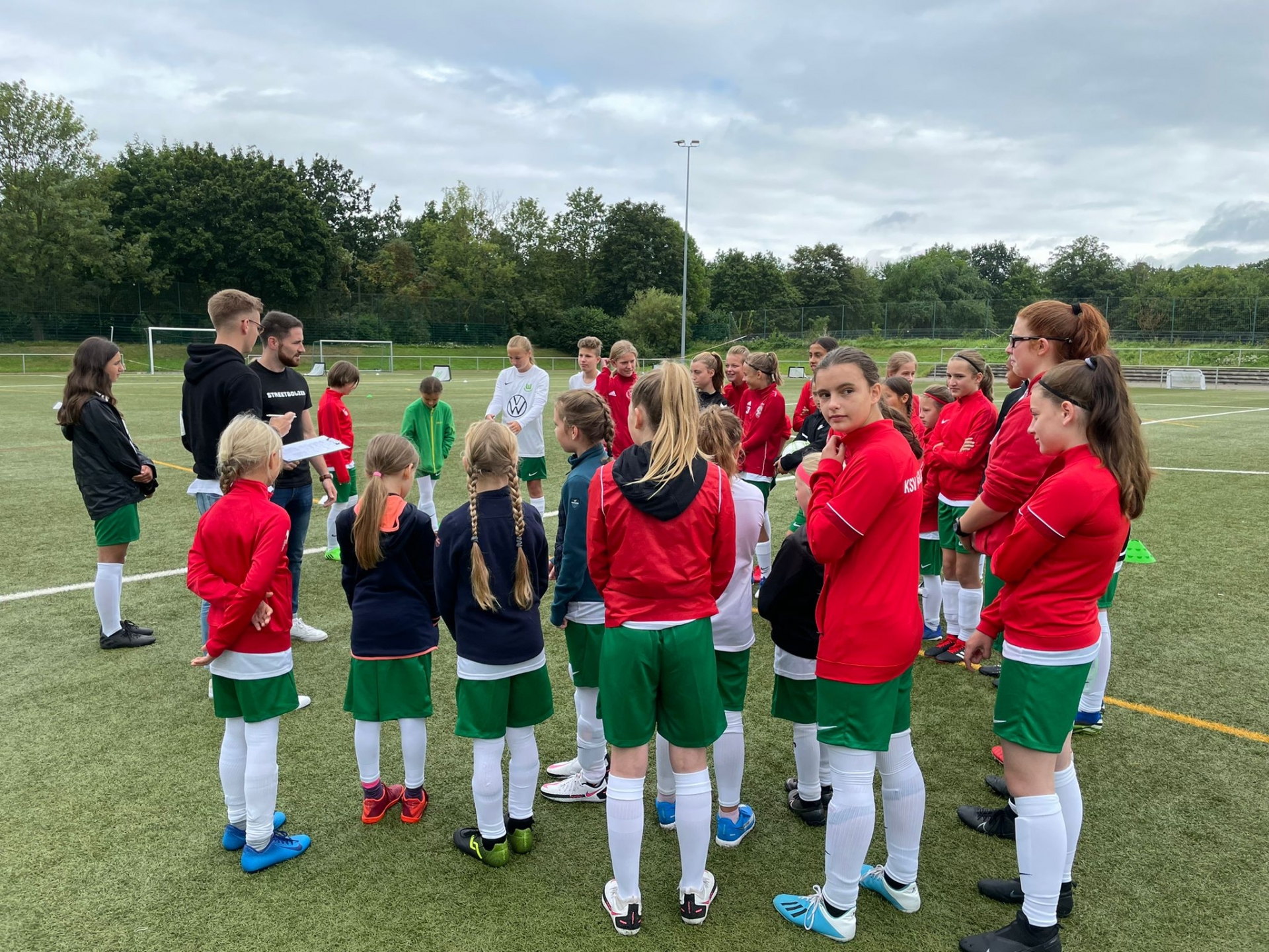 VFL-Mädchencamp zu Gast beim KSV Hessen Kassel