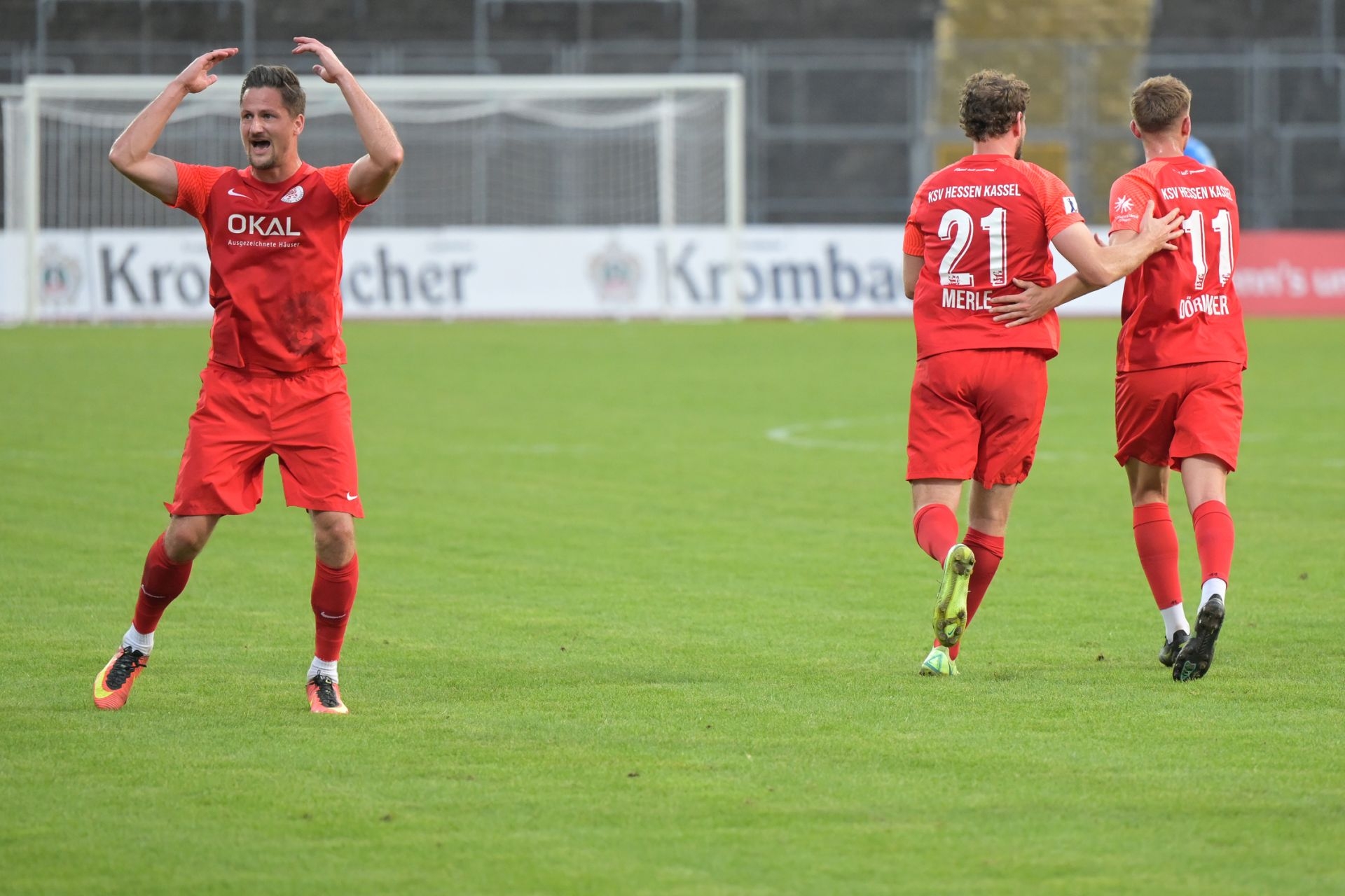 KSV Hessen Kassel, VfB Stuttgart II, Regionalliga Südwest, Saison 2021/22, Endstand 3:2, Jubel zum 2:2