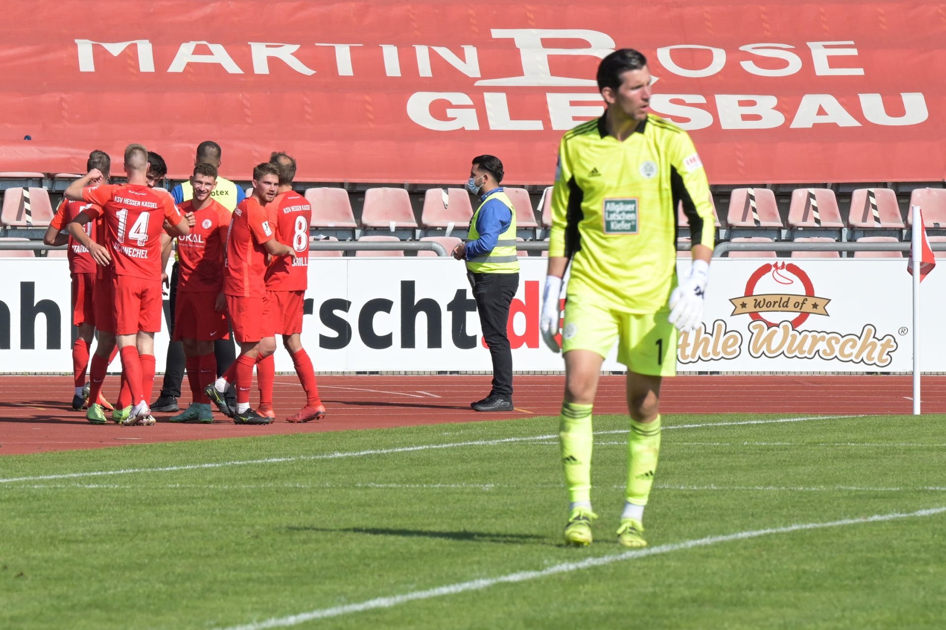 Regionalliga Südwest, Saison 2021/22, KSV Hessen Kassel, FC 08 Homburg, Endstand 3:0, Jubel zum 3:0