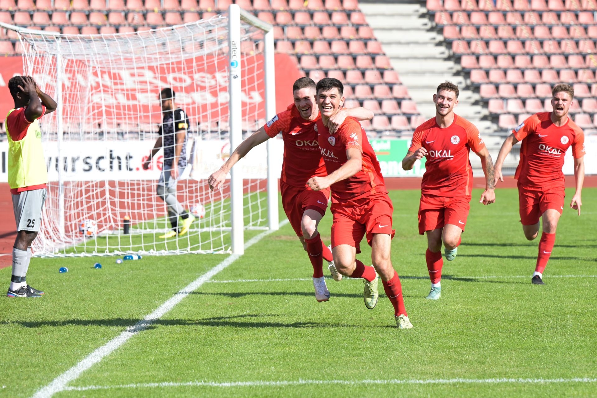 KSV Hessen Kassel, FC Rot-Weiss Koblenz, Endstand 2:0, Jubel zum 1:0