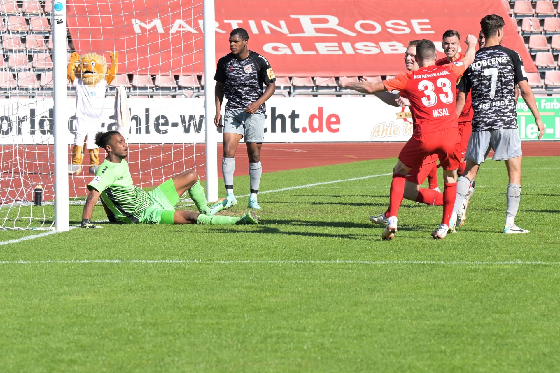 KSV Hessen Kassel, FC Rot-Weiss Koblenz, Endstand 2:0, Jubel zum 2:0