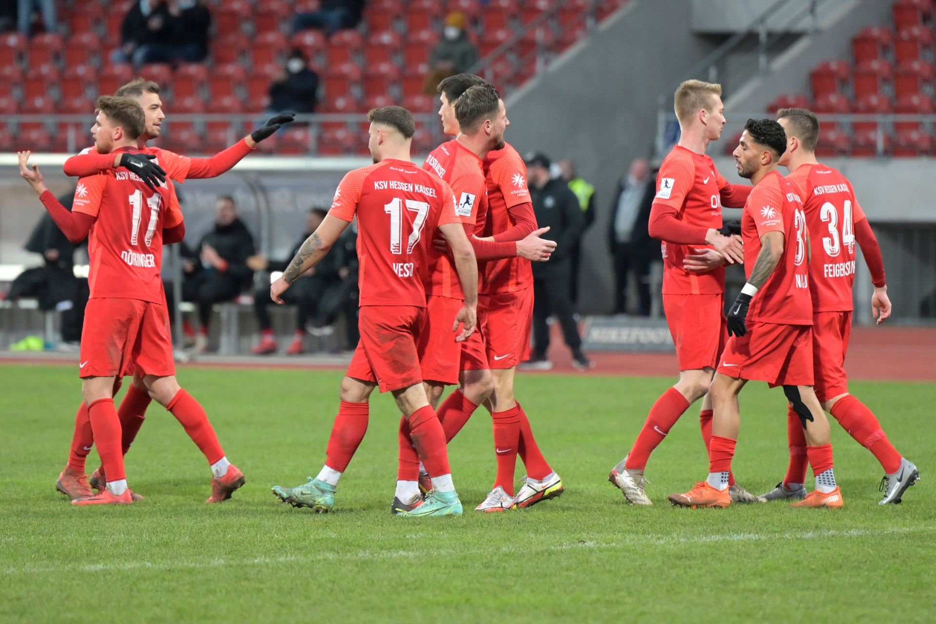 Regionalliga Südwest, Saison 2021/22, KSV Hessen Kassel, SG Sonnenhof Grossaspach, Endstand 4:0, Jubel zum 4:0