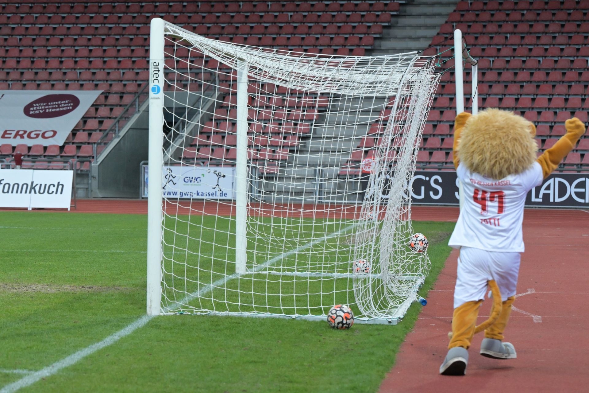 Regionalliga Südwest, Saison 2021/22, KSV Hessen Kassel, FSV Mainz 05 II, Endstand 2:1, Jubel, Totti