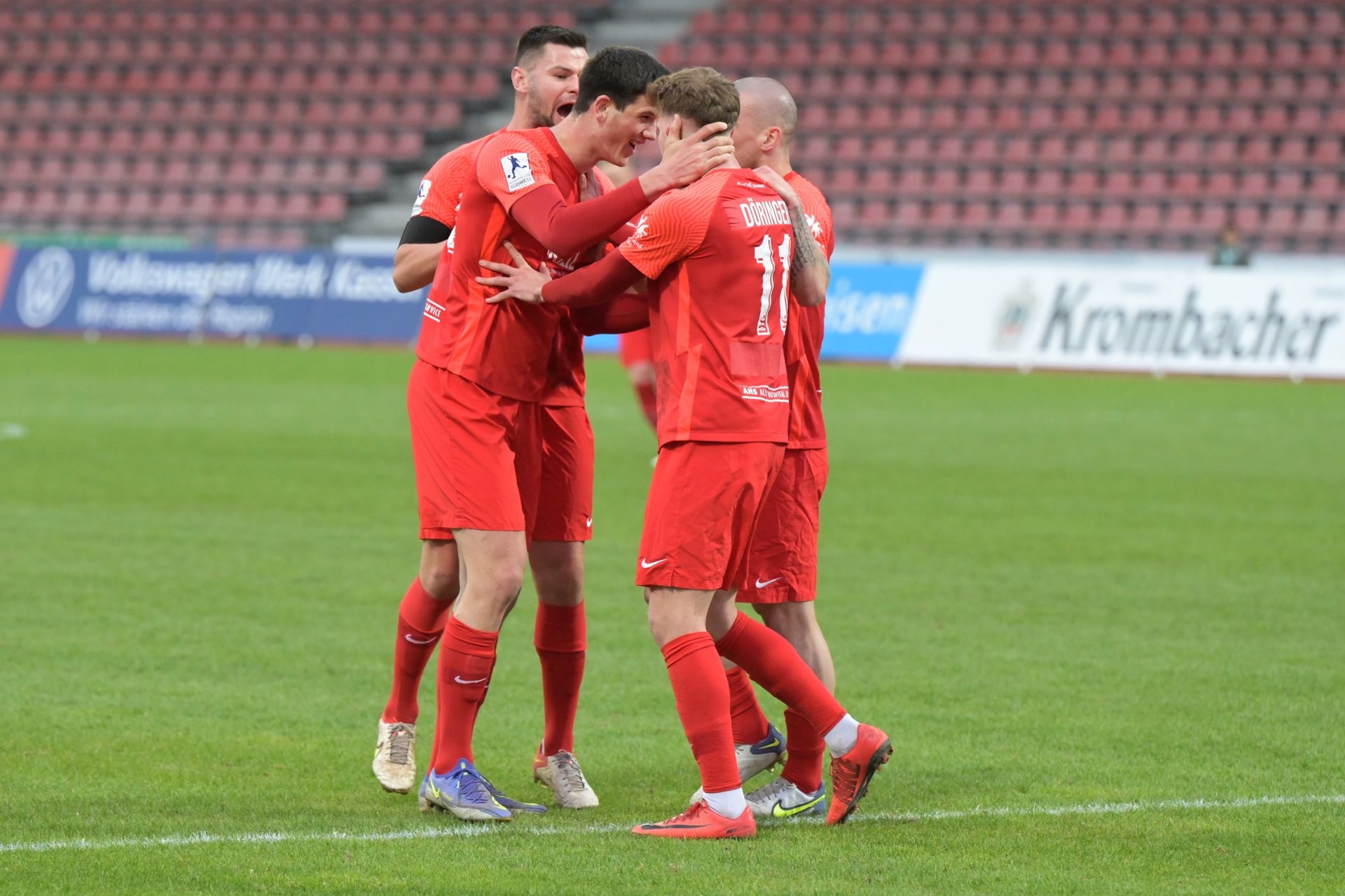 Regionalliga Südwest, Saison 2021/22, KSV Hessen Kassel, FSV Mainz 05 II, Endstand 2:1, Jubel, Döringer, Flotho, Rakk