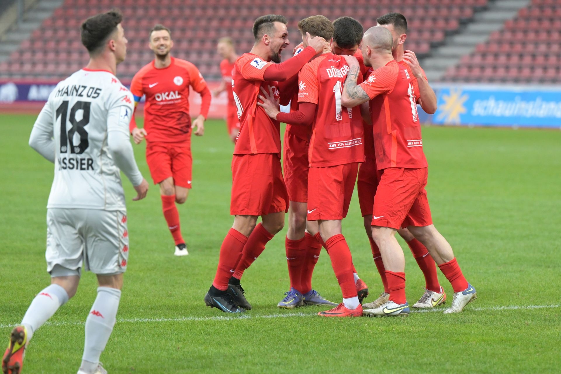 Regionalliga Südwest, Saison 2021/22, KSV Hessen Kassel, FSV Mainz 05 II, Endstand 2:1, Jubel