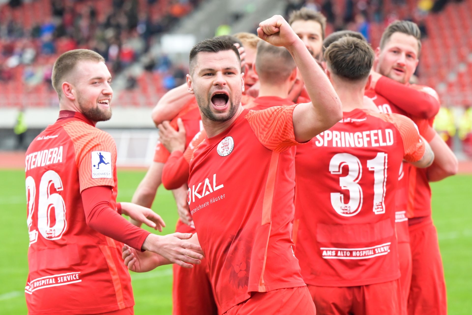 Regionalliga S�dwest, Saison 2021/22, KSV Hessen Kassel, TSG Balingen, Endstand 4:0, Jubel zum 2:0, Rakk, Stendera