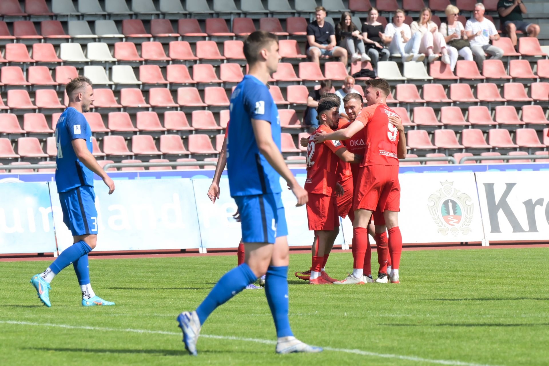 Regionalliga Südwest, Saison 2021/22, KSV Hessen Kassel, FC Giessen, Endstand 3:0, Jubel zum 3:0