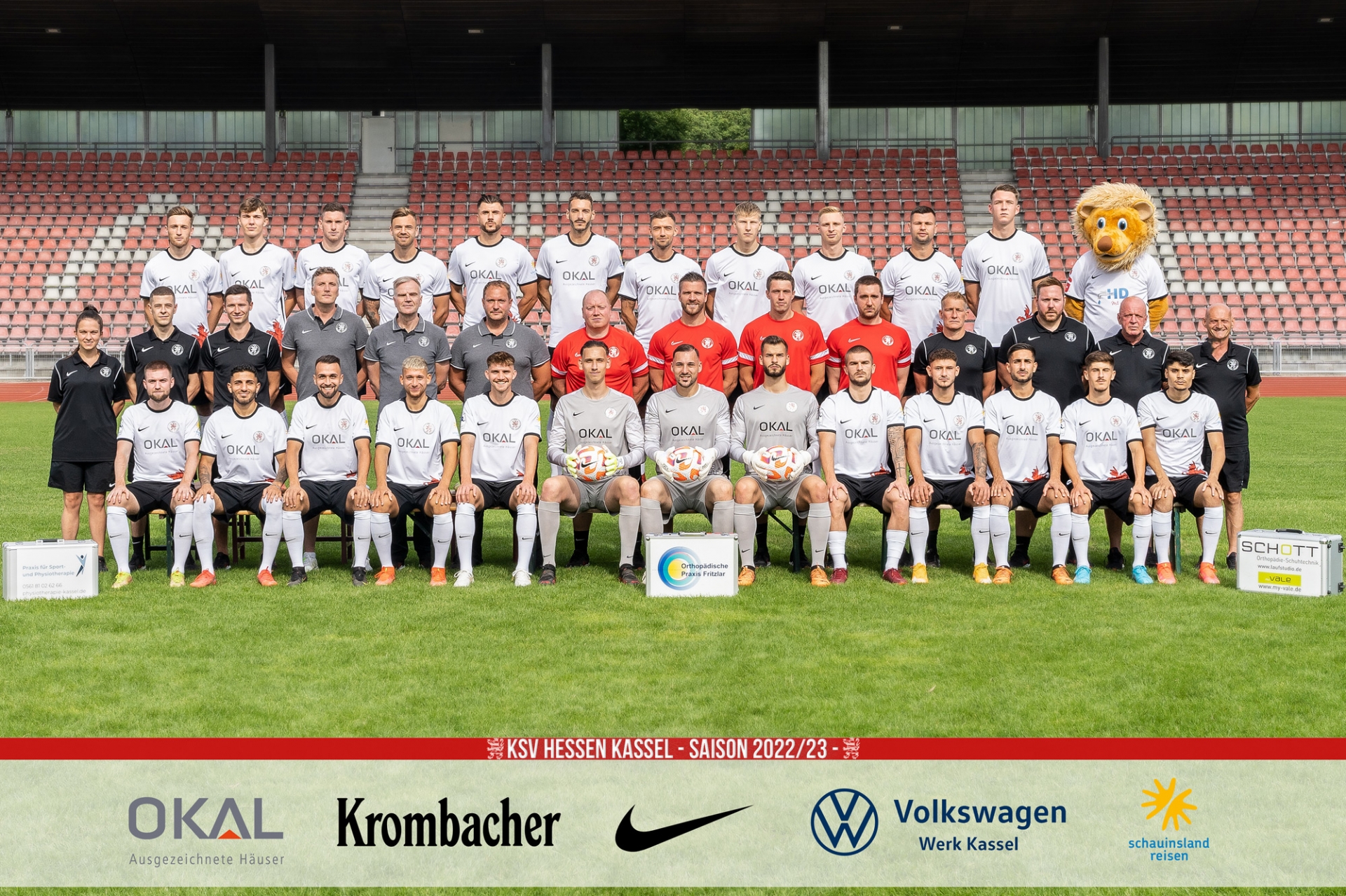 Mannschaftsbild 2022-23: 1. Reihe von links: Nils Stendera, Nael Najjar, Marco Dawid, Serkan Durna, Jascha Döringer, Nicolas Gröteke, Maximilian Zunker, Moritz Schunke, Tim Dierßen, Daniele Vesco, Aram Kahraman, Elias Liesche Prieto, Leonardo Zornio 2. Reihe von links: Ariane Facca, Fabio Ohms, Oliver Speer, Markus Schott, Dr. Thomas Krause, Dr. Felix Löber, Sebastian Busch (Co), Tobias Damm (Trainer), Fabian Seck (Co), Christian Bachmann (Athletik), Christoph Wiegand (TWT), Timo Mentel (Betreuer), Uwe Heller (Zeugwart), Alfred Gäßler (Platzwart) 3. Reihe von links: Mate Mustapic, Lennart Rose, Lukas Iksal, Maurice Springfeld, Jon Mogge, Kevin Nennhuber, Frederic Brill, Paul Stegmann, Alexander Mißbach, Steven Rakk, Marcel Fischer, Totti (Maskottchen) Mannschaftsbild 2022-23: 1. Reihe von links: Nils Stendera, Nael Najjar, Marco Dawid, Serkan Durna, Jascha Döringer, Nicolas Gröteke, Maximilian Zunker, Moritz Schunke, Tim Dierßen, Daniele Vesco, Aram Kahraman, Elias Liesche Prieto, Leonardo Zornio 2. Reihe von links: Ariane Facca, Fabio Ohms, Oliver Speer, Markus Schott, Dr. Thomas Krause, Dr. Felix Löber, Sebastian Busch (Co), Tobias Damm (Trainer), Fabian Seck (Co), Christian Bachmann (Athletik), Christoph Wiegand (TWT), Timo Mentel (Betreuer), Uwe Heller (Zeugwart), Alfred Gäßler (Platzwart) 3. Reihe von links: Mate Mustapic, Lennart Rose, Lukas Iksal, Maurice Springfeld, Jon Mogge, Kevin Nennhuber, Frederic Brill, Paul Stegmann, Alexander Mißbach, Steven Rakk, Marcel Fischer, Totti (Maskottchen)