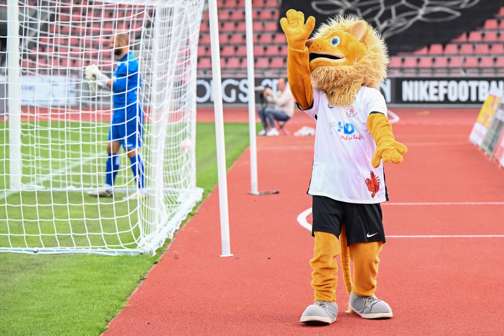 Saison 2022/23, KSV Hessen Kassel, TSG Balingen, Endstand 1:2, Jubel zum 1:1, Totti