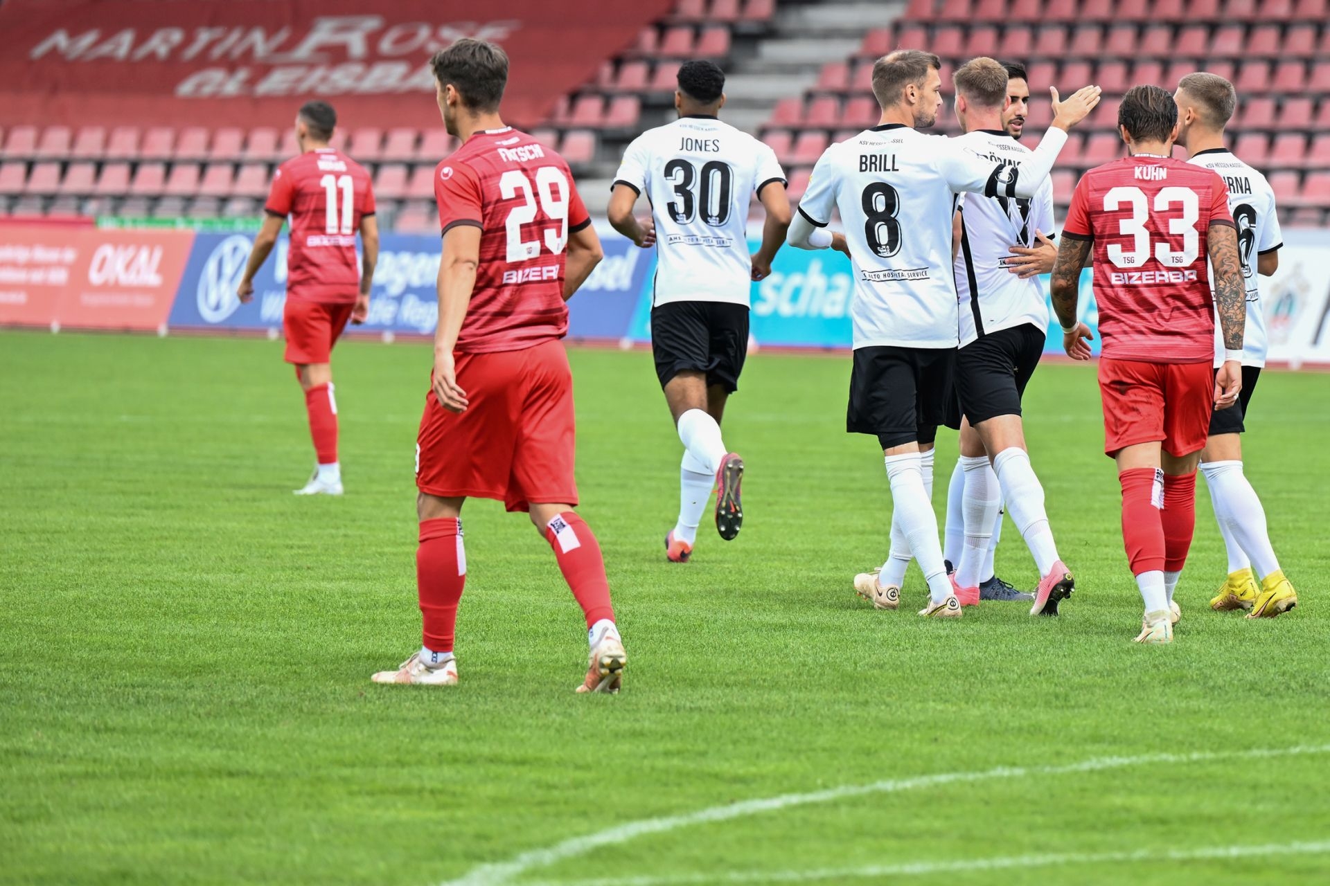 Saison 2022/23, KSV Hessen Kassel, TSG Balingen, Endstand 1:2, Jubel zum 1:1