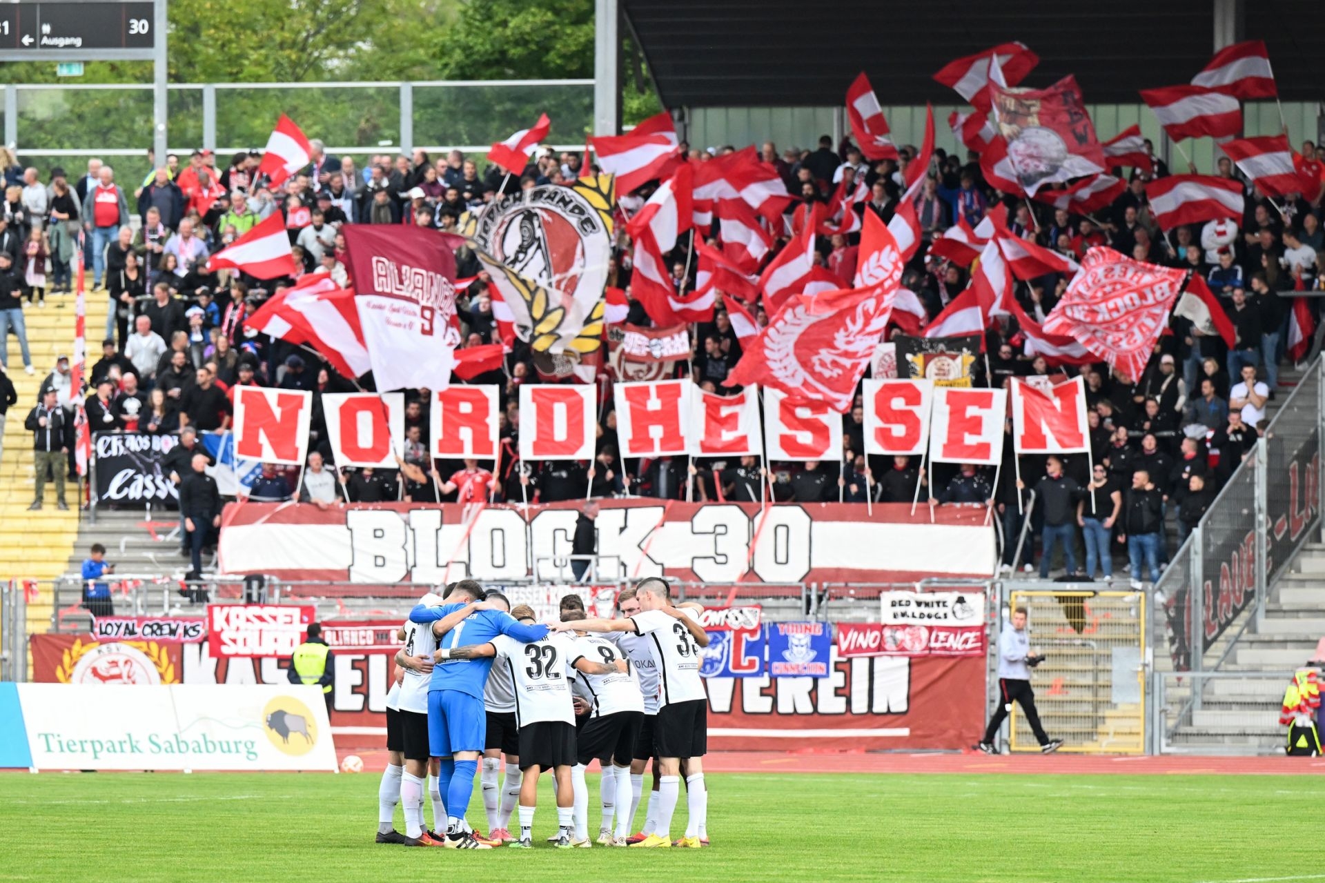 Saison 2022/23, Spieltag 2, KSV Hessen Kassel, Kickers Offenbach, Endstand 0:1: Kurve, Nordkurve, Choreografie, Fans