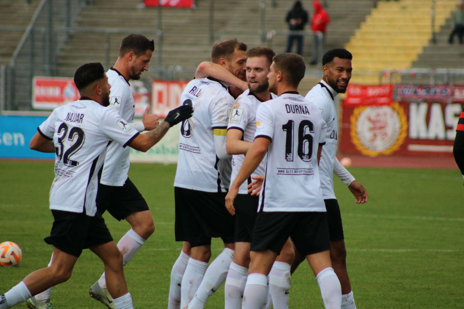 KSV Hessen Kassel - VfB Stuttgart (Torjubel nach dem 1:0)