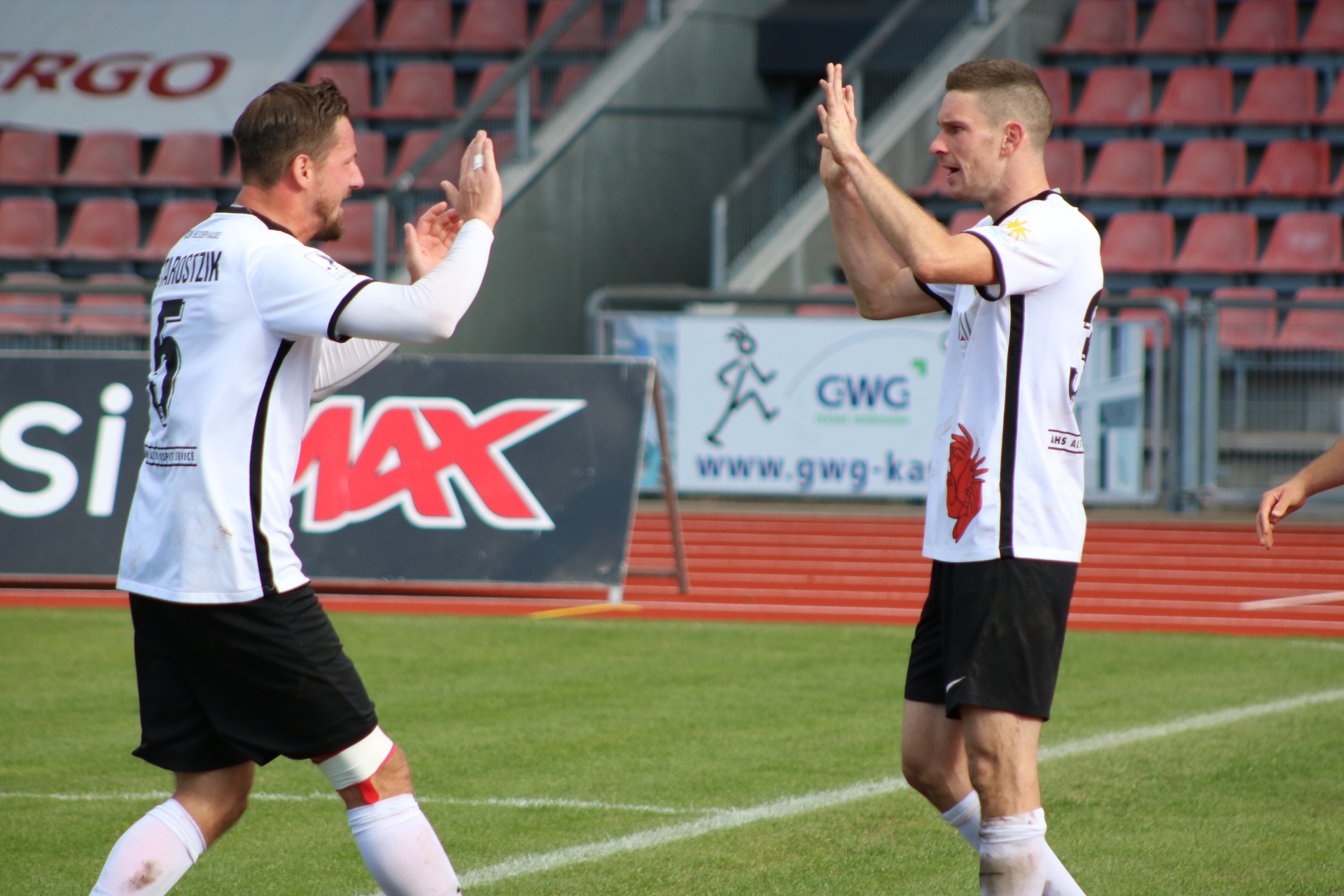 KSV Hessen Kassel - VfB Stuttgart (Jubel nach dem 2:0)
