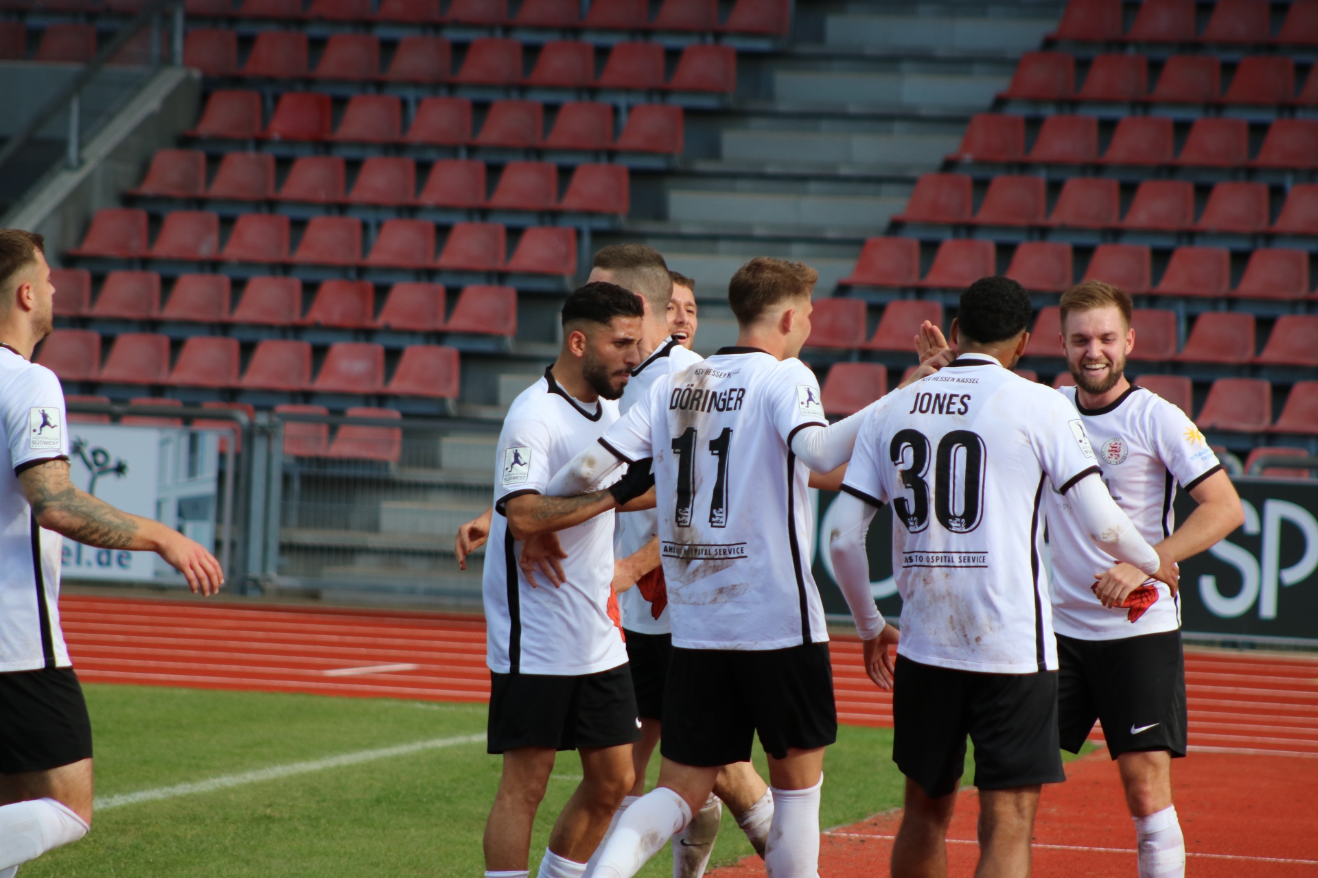 KSV Hessen Kassel - VfB Stuttgart (Jubel nach dem 2:0)