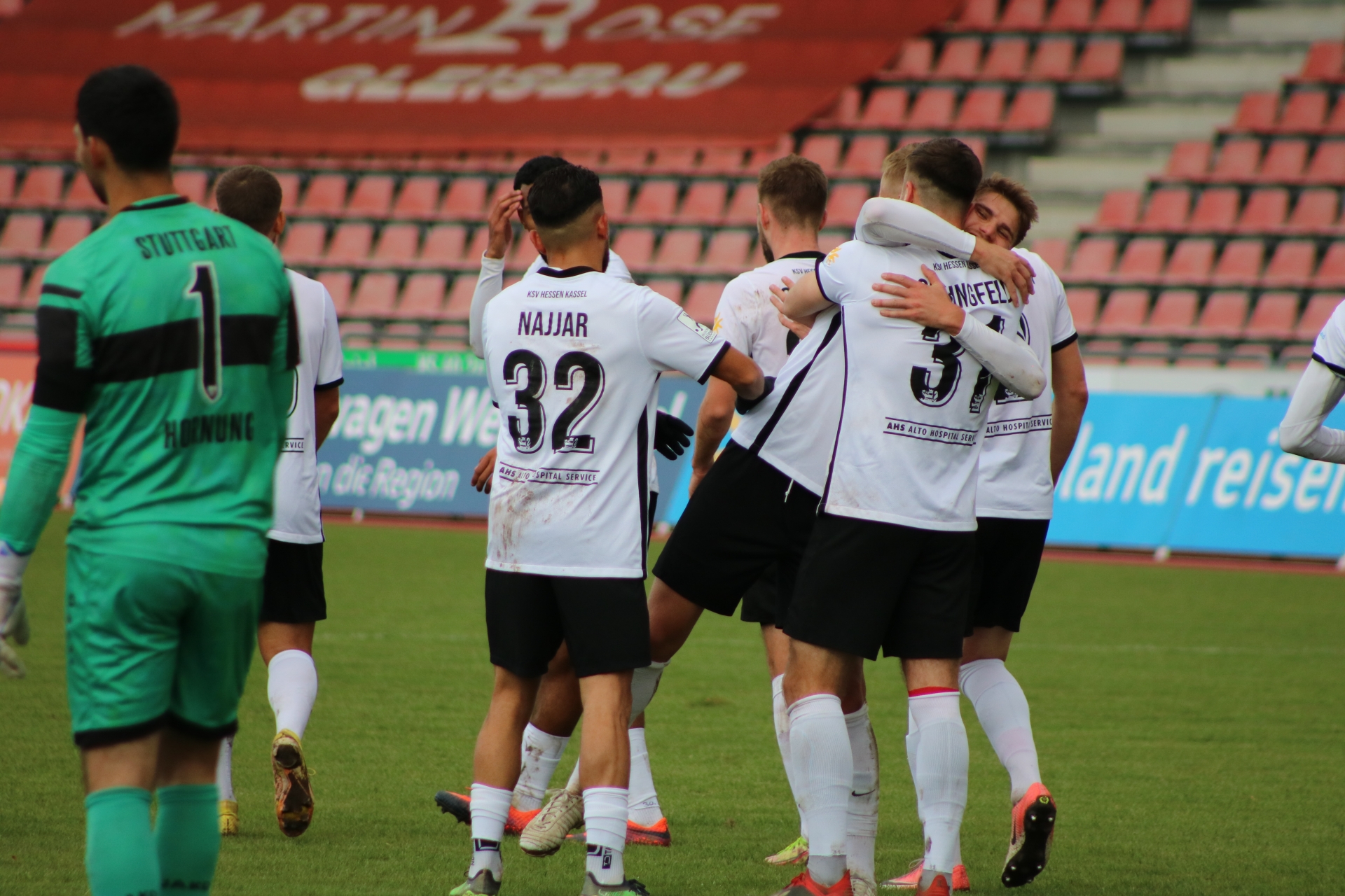KSV Hessen Kassel - VfB Stuttgart (Jubel nach dem 1:0)