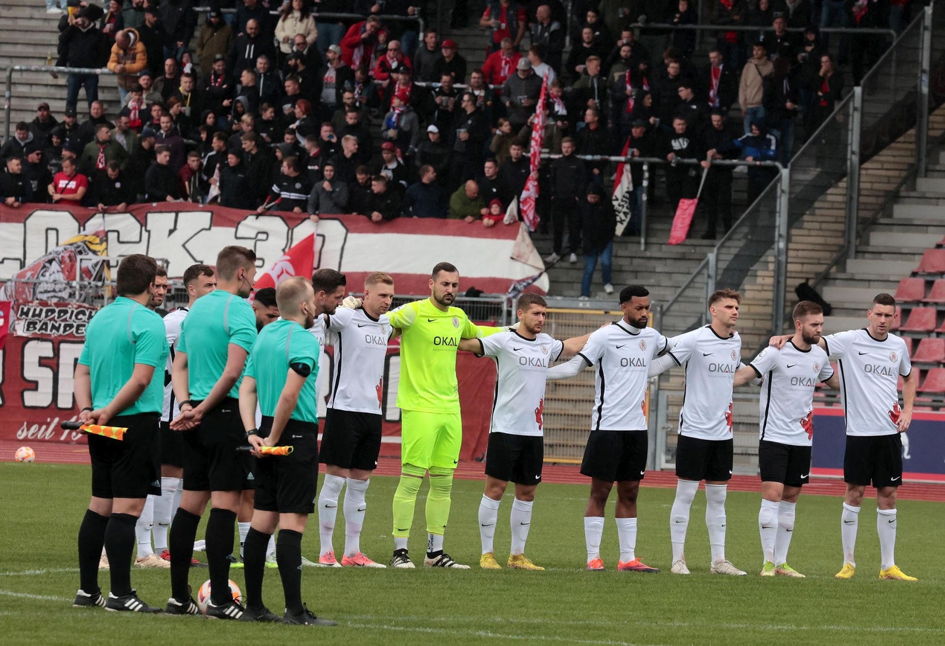 KSV Hessen Kassel- VFB Stuttgart II, 2-0, Schweigeminute