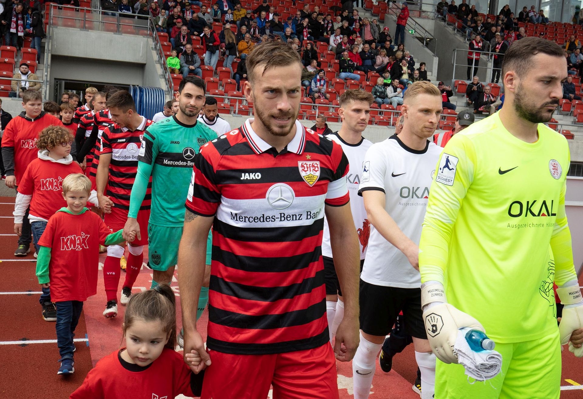 KSV Hessen Kassel- VFB Stuttgart II, 2-0, Einlauf