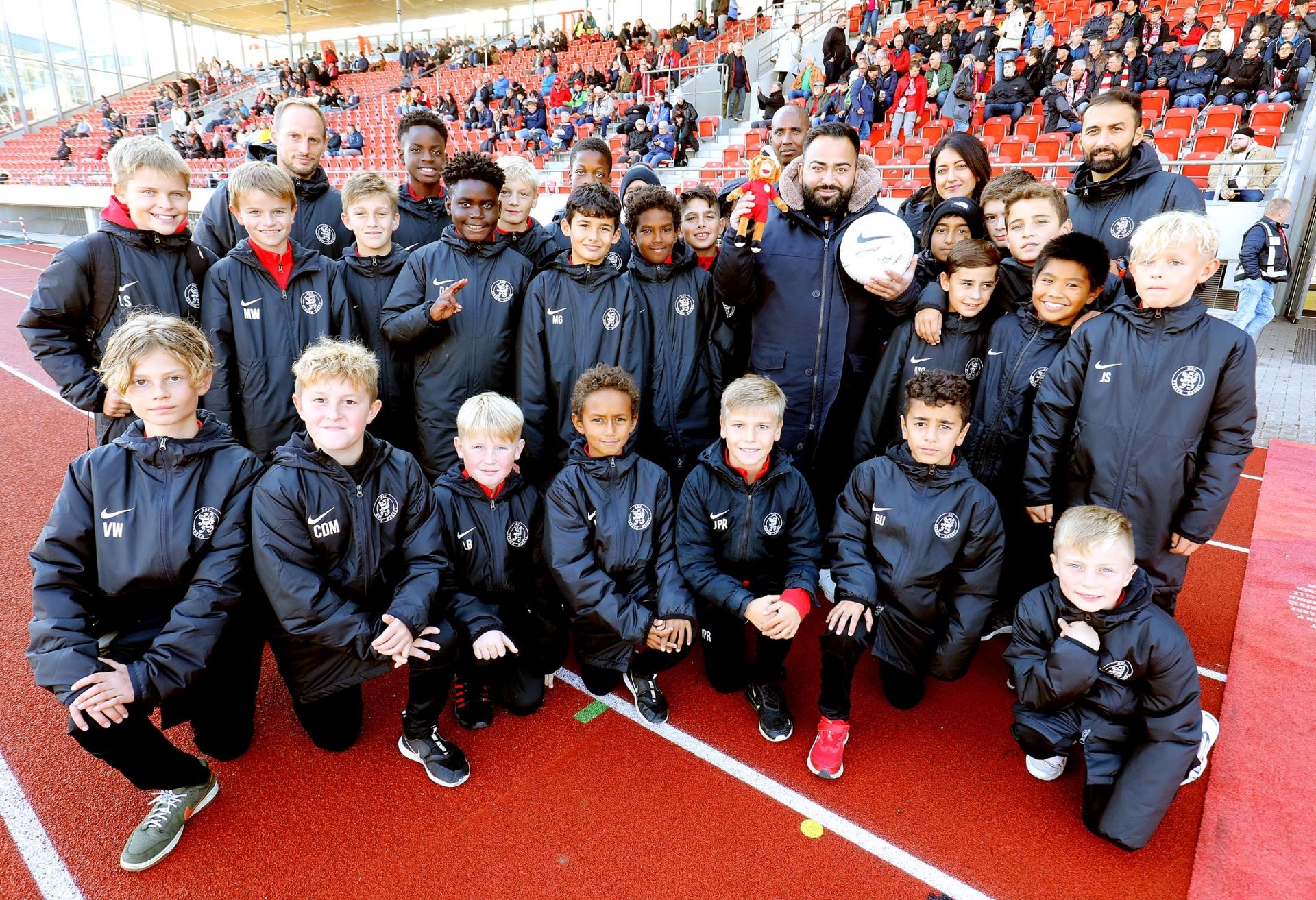 KSV Hessen Kassel- VFB Stuttgart II, 2-0, Ein Dank an mhp als Sponsor, die die U10, U11 U12 großzügig unterstützen