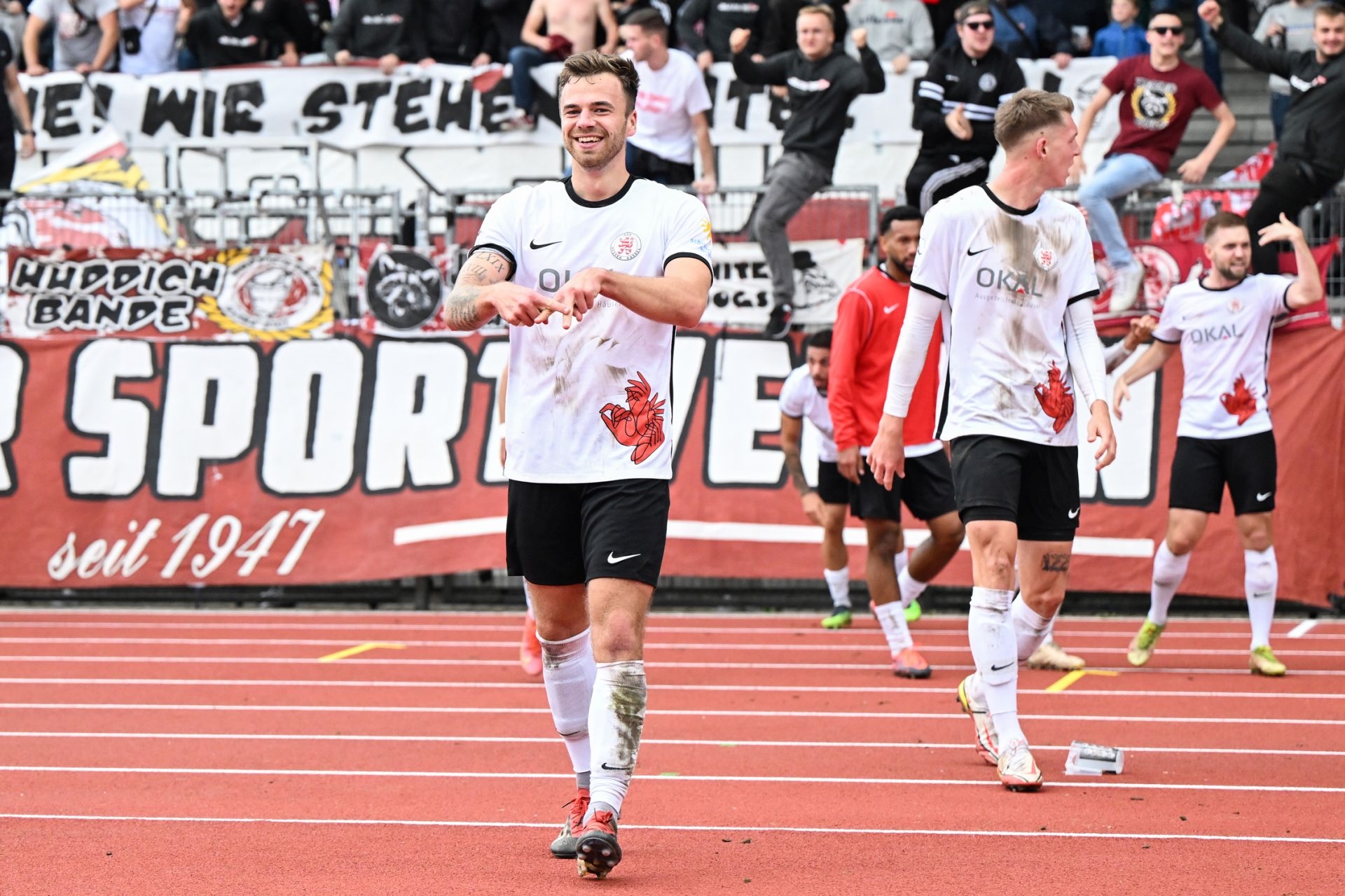 Saison 2022/23, Spieltag 2, KSV Hessen Kassel, TSV Steinbach Haiger, Endstand 2:0, Jubel zum 2:0 Jubel Springfeld