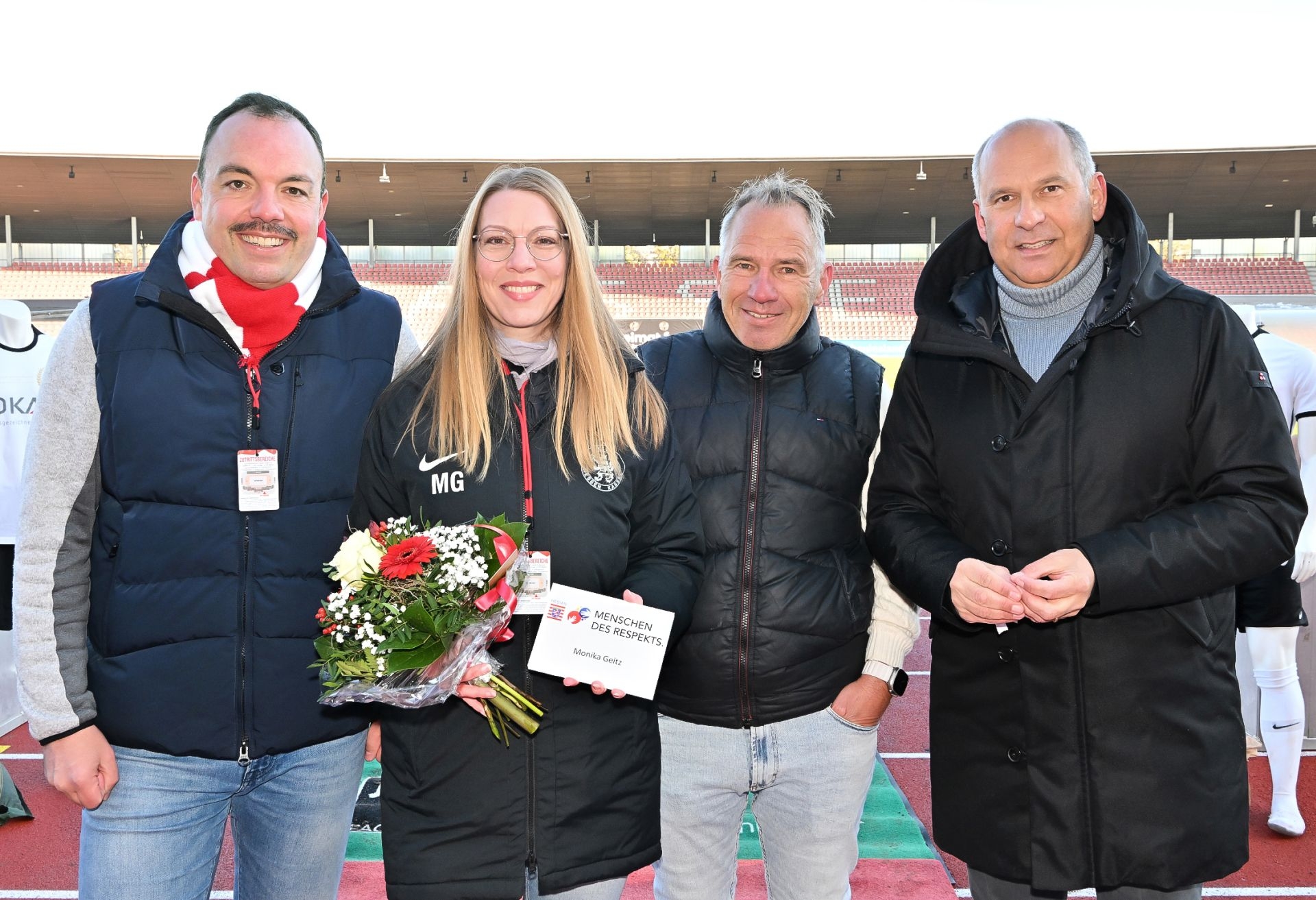 KSV Hessen Kassel, Hessische Staatskanzlei, Ehrung, Menschen des Respekts, (v.l.n.r.) Christian Geselle (Oberbürgermeister), Monika Geitz, Jens Rose (Vorstand KSV Hessen Kassel), Prof. Dr. Roman Poseck (Hessischer Minister der Justiz)