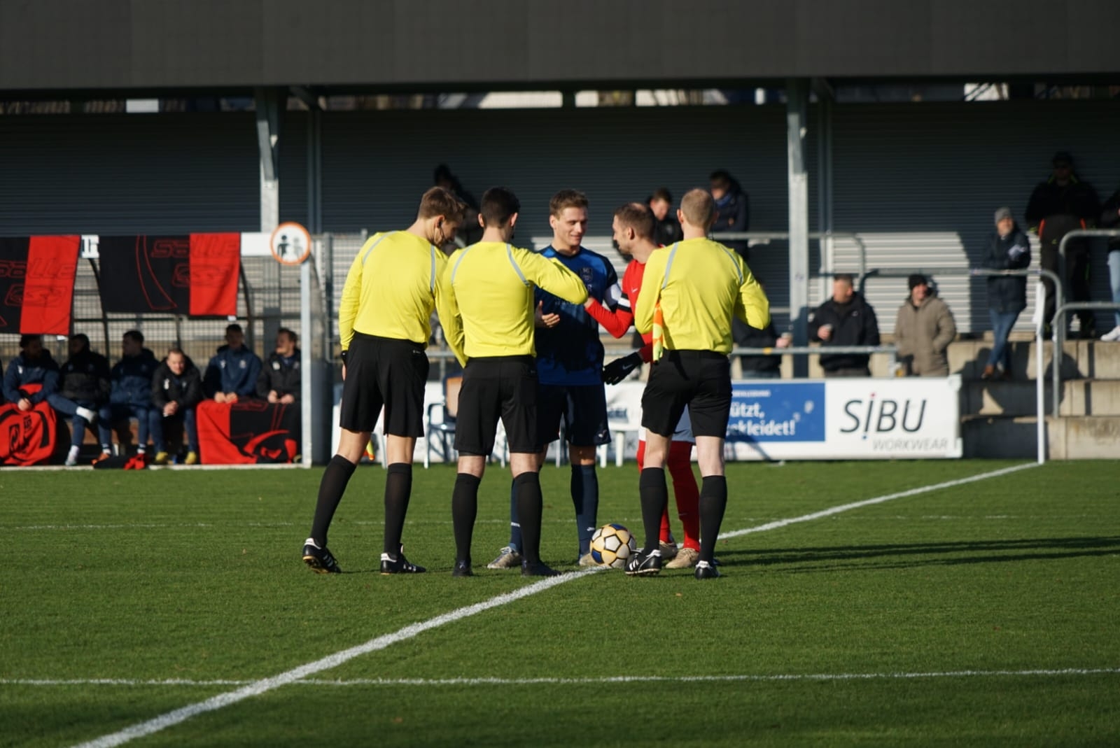 SC WIedenbrück - KSV Hessen Kassel: Schiedsrichtergespann