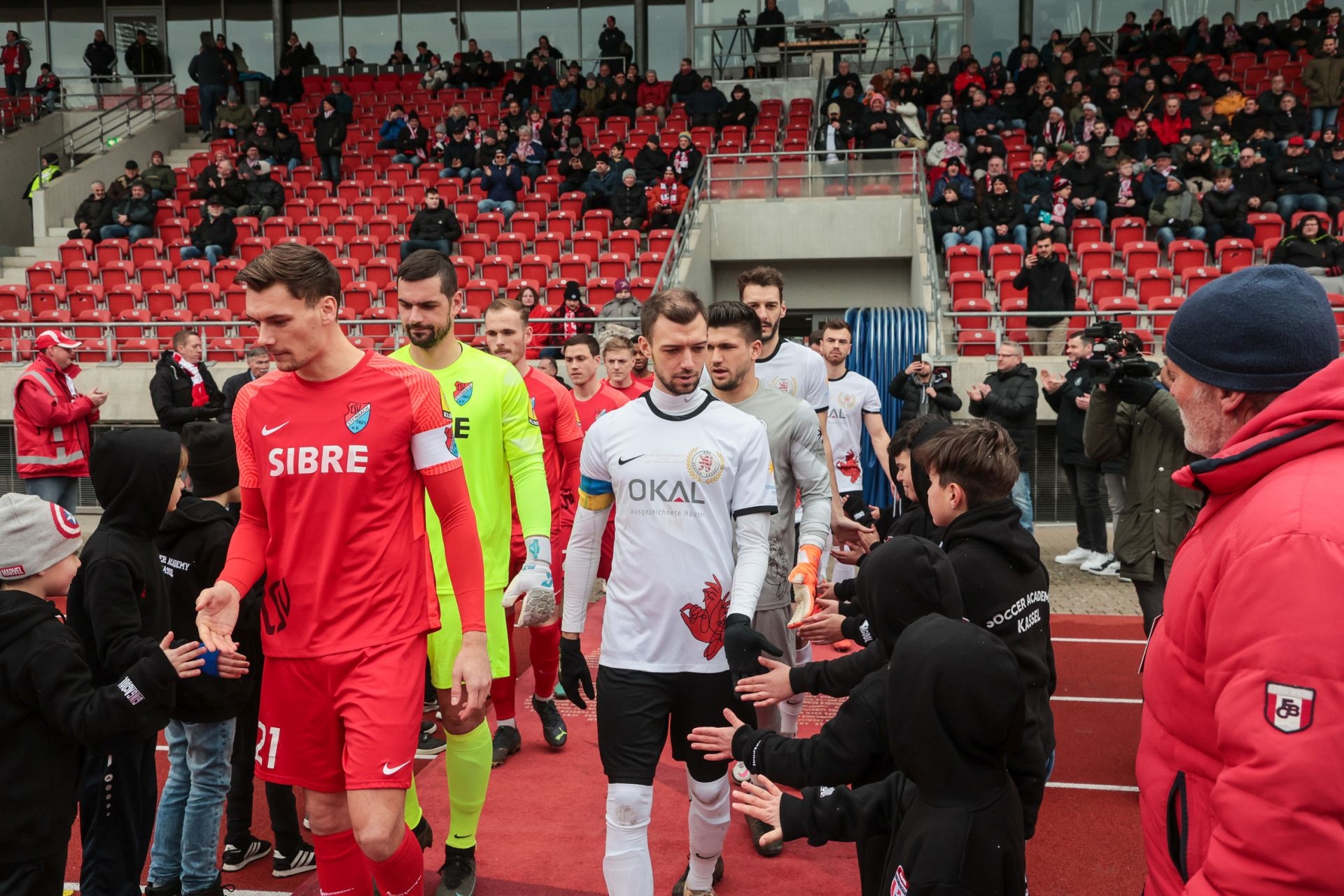 Hessenpokal: KSV Hessen Kassel - TSV Steinbach: Einlauf