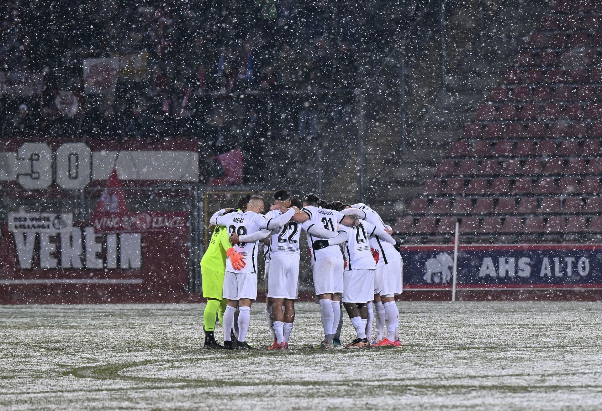 Saison 2022/23, KSV Hessen Kassel, TSG Hoffenheim 1899 II, Endstand 1:1, Mannschaftskreis, Fans, Anpfiff