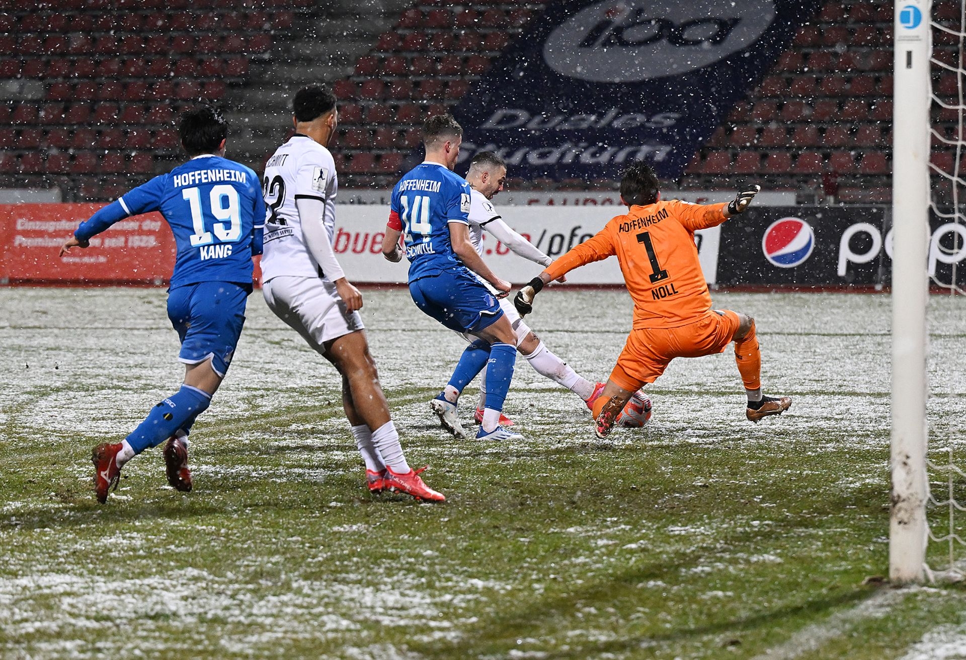 Saison 2022/23, KSV Hessen Kassel, TSG Hoffenheim 1899 II, Endstand 1:1, Oliver Issa Schmitt, Sercan Sararer, Torschuss