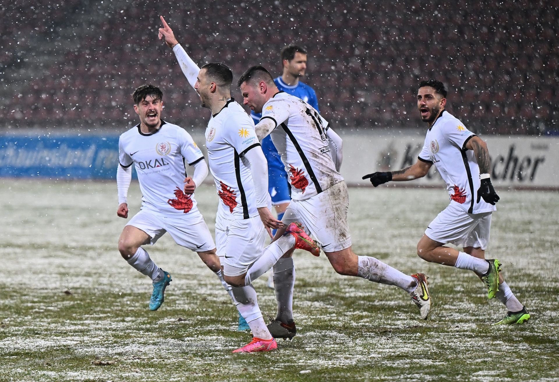 Saison 2022/23, KSV Hessen Kassel, TSG Hoffenheim 1899 II, Endstand 1:1, Jubel, Sararer